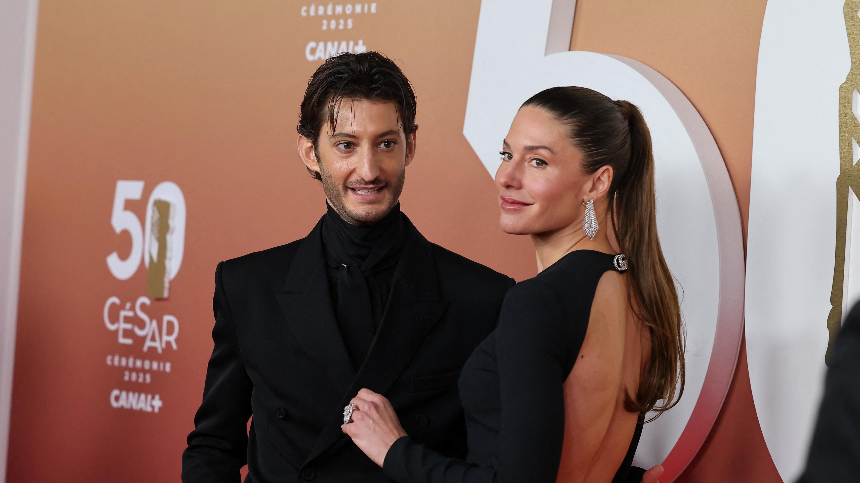 Pierre Niney : tout savoir sur son havre de paix du 15e siècle dans les Yvelines, où il vit avec Natasha Andrews