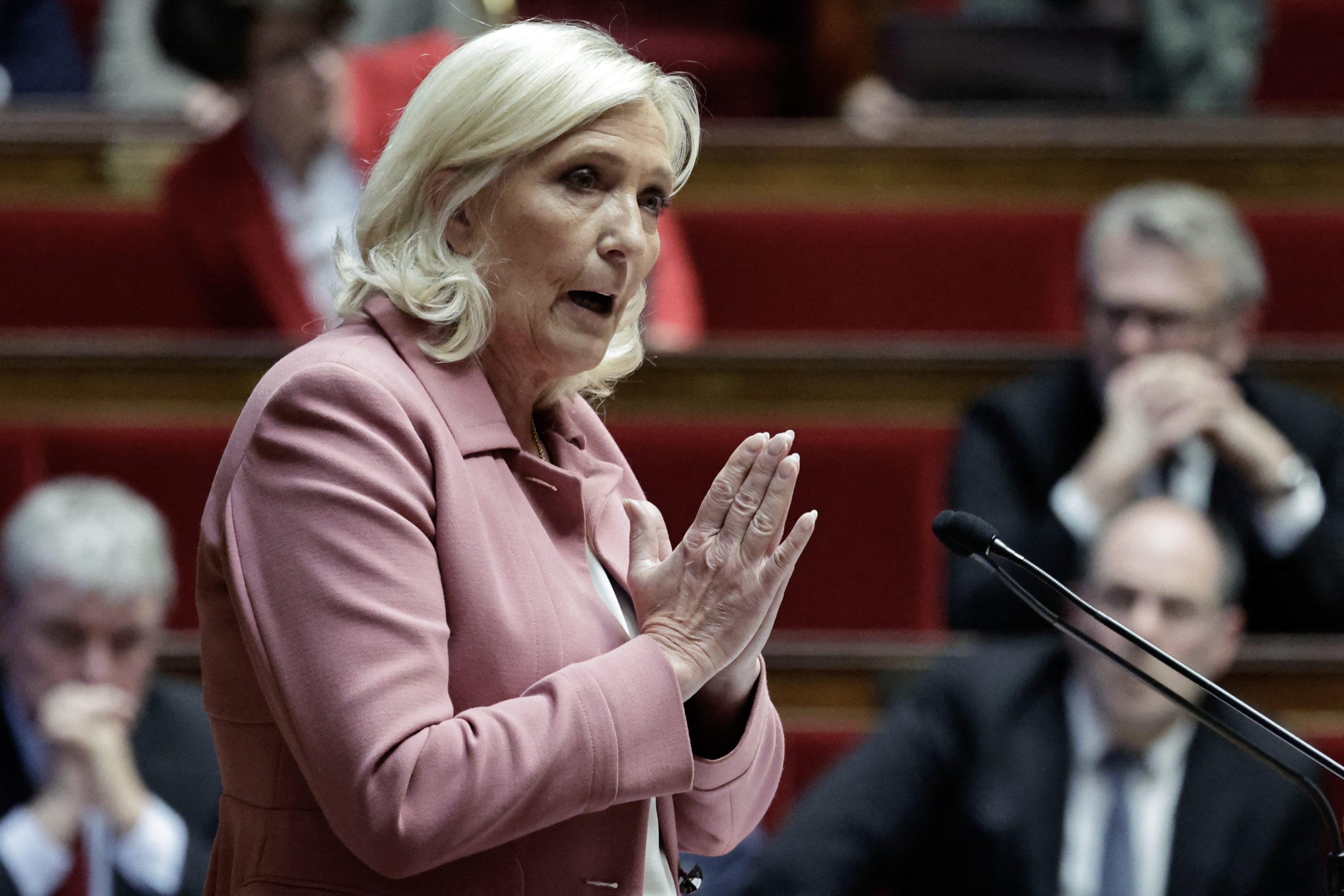 Marine Le Pen reproche à Emmanuel Macron de s’être «fâché avec le monde entier»