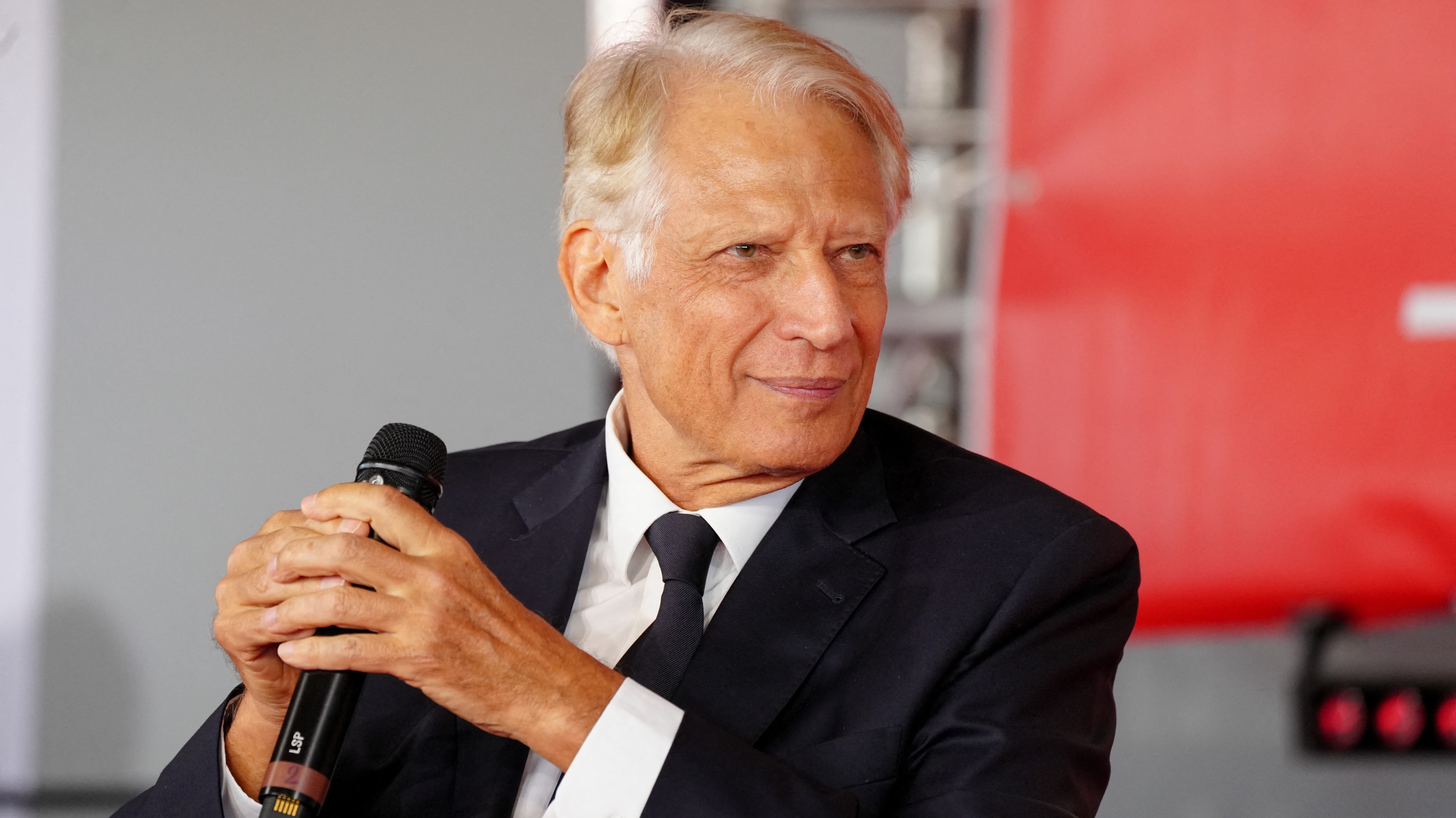 Dominique de Villepin : ce luxueux duplex qu’il occupe sur une fameuse avenue de Paris