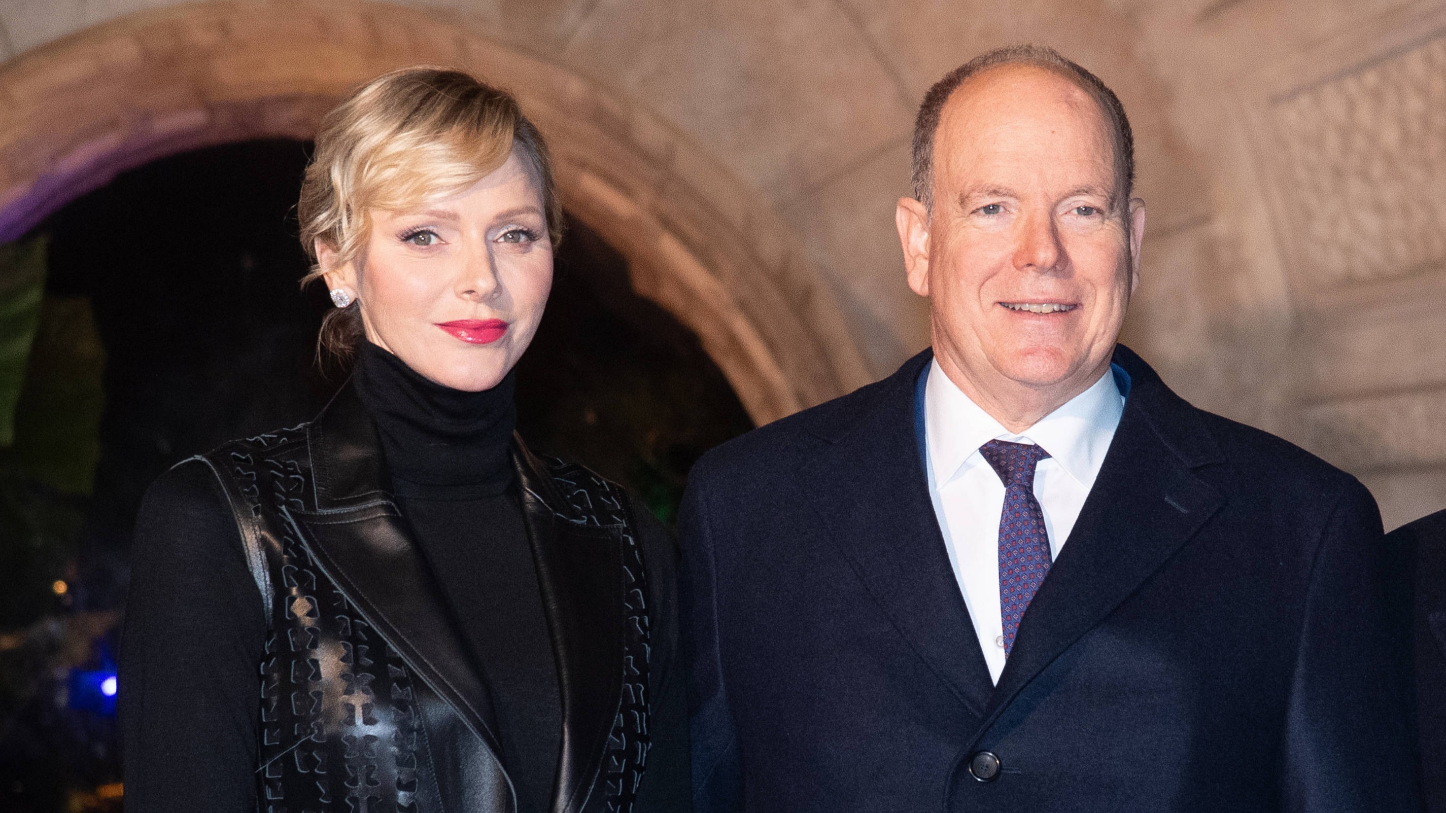 Charlene et Albert de Monaco assortis en costumes noirs : le couple au summum du chic pour une très belle soirée