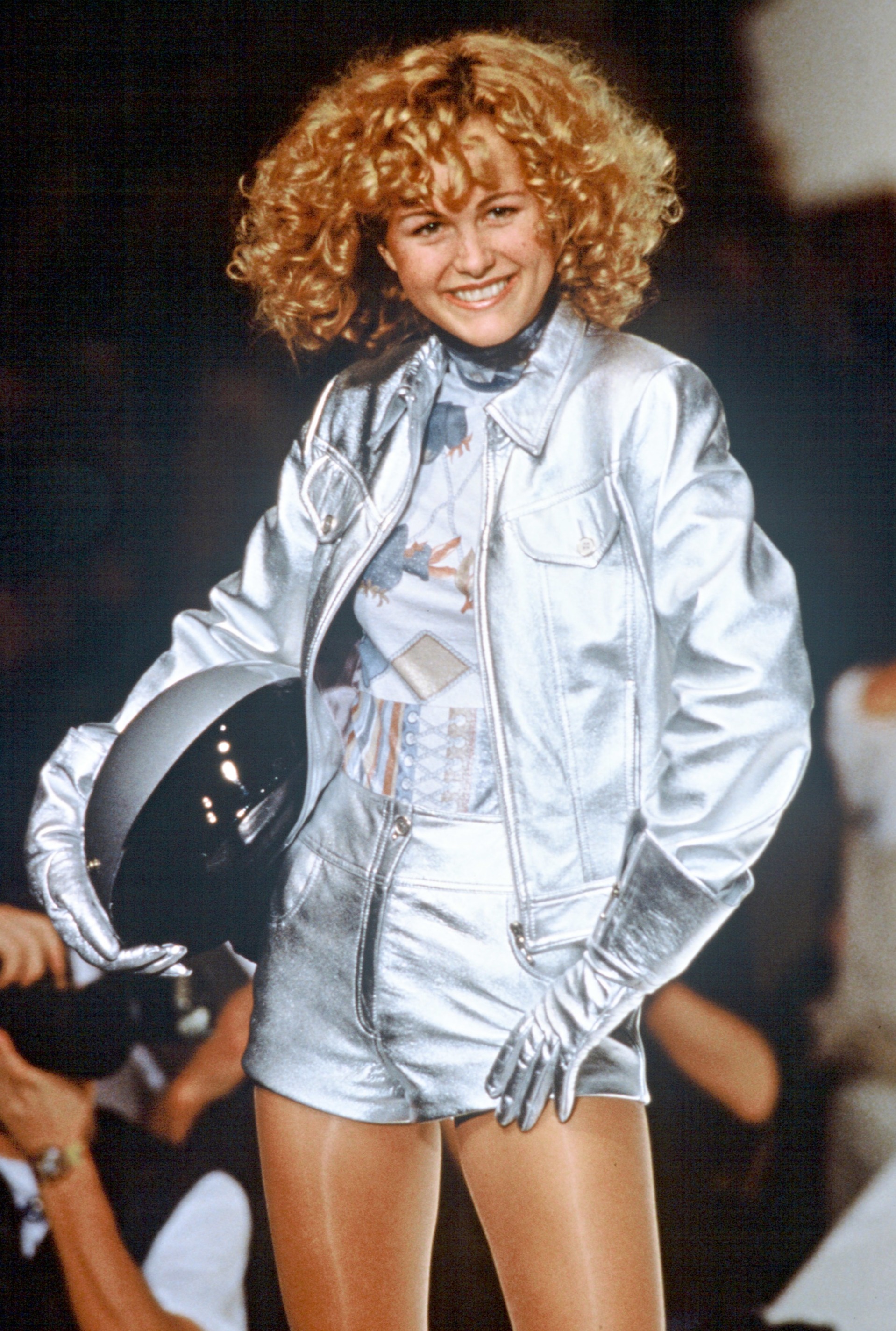 Du visage poupon à la maturité d’une femme accomplie : l’évolution physique de Laeticia Hallyday