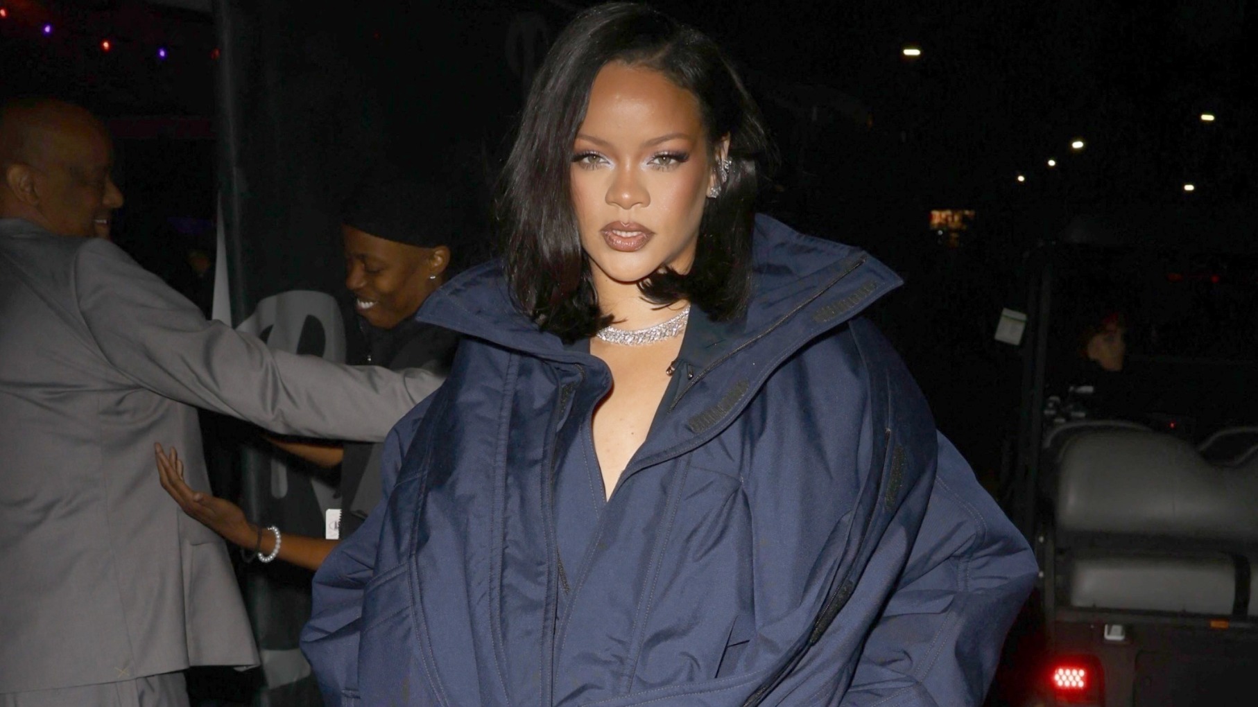 En jupe transparente qui dévoile sa lingerie, Rihanna s’empare déjà de la tendance la plus remarquée sur les podiums