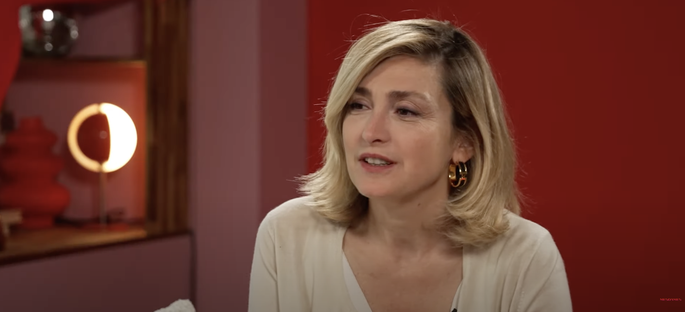 Julie Gayet sans tabou sur la ménopause : “Je prends cher !”