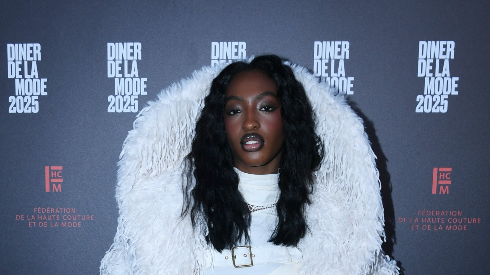 Ebony victime de racisme en plein concert de la Star Academy : elle s’effondre en pleurs sur scène