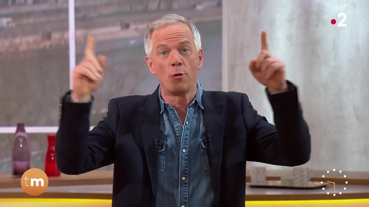Julien Arnaud en pleine séance de sport dans Télématin : ses collègues hilares