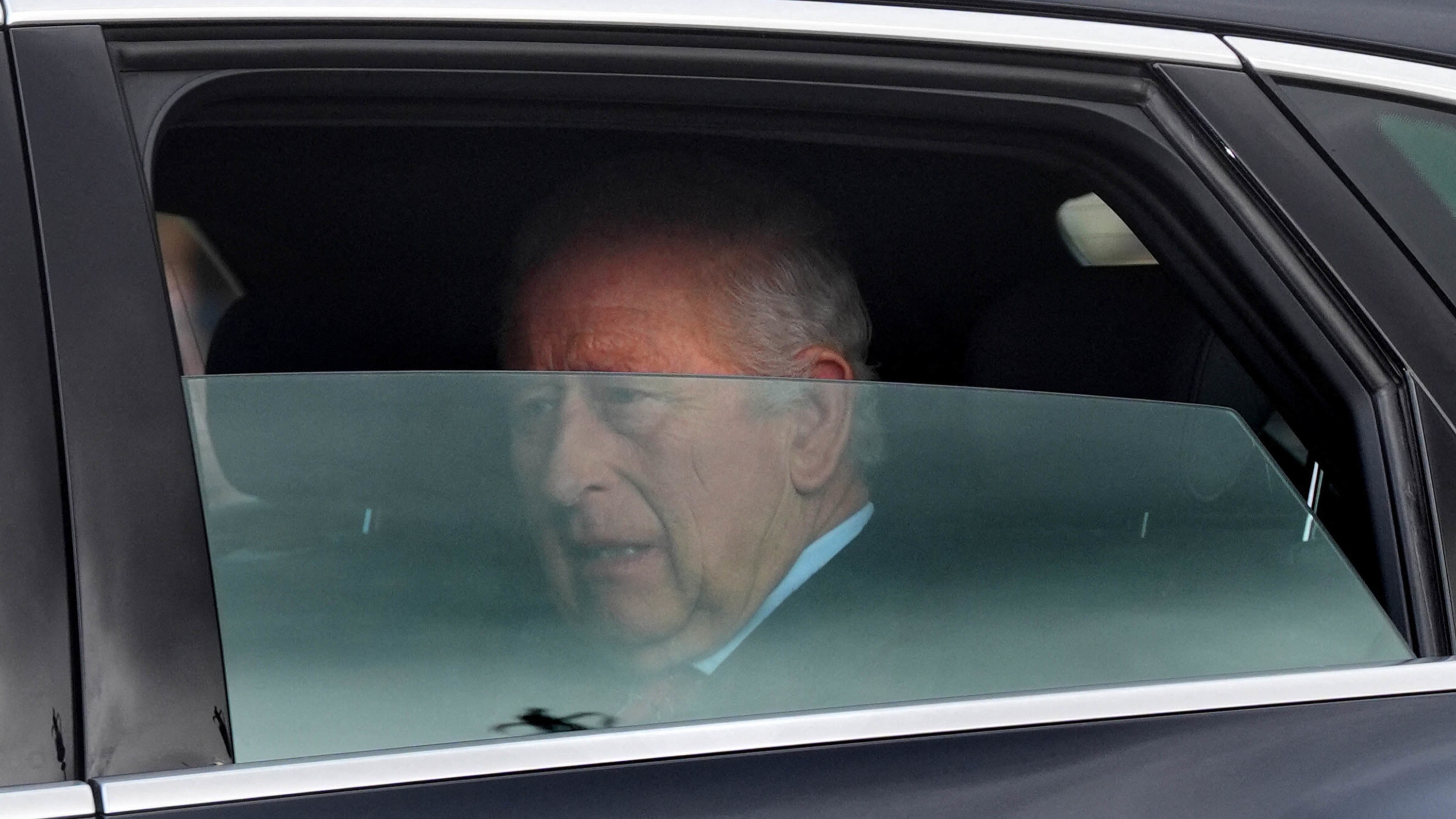 Charles III le visage fatigué : une photo dévoilée juste après son hospitalisation