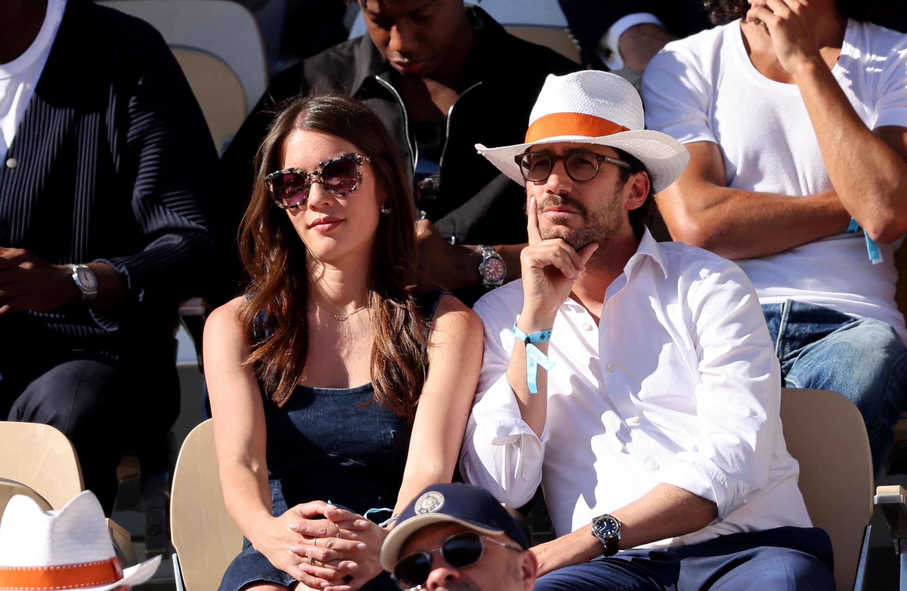Émilie Broussouloux enceinte : sous le soleil, la femme de Thomas Hollande dévoile son ventre bien arrondi !