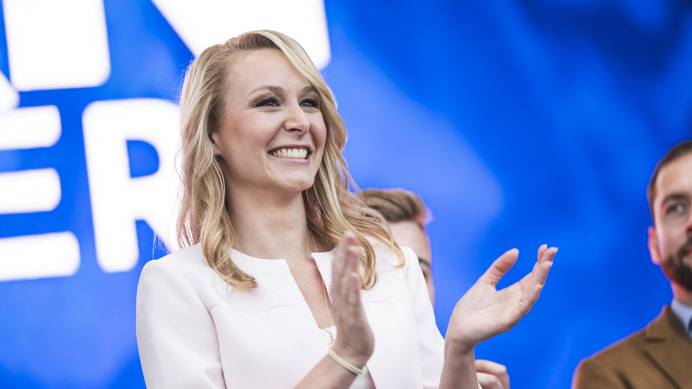 Marion Maréchal : son mari Vincenzo dévoile une tendre photo avec leur fille Clotilde pour Pâques