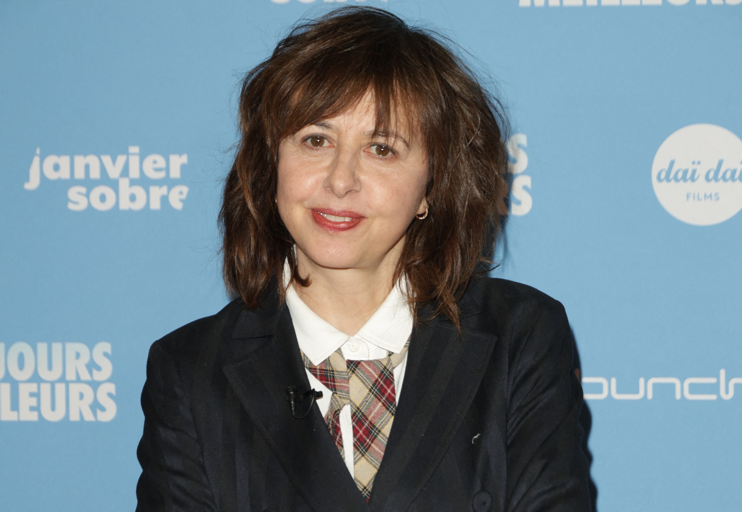 Valérie Bonneton en couple avec un amour de jeunesse : “Je me fiche totalement du regard des autres”