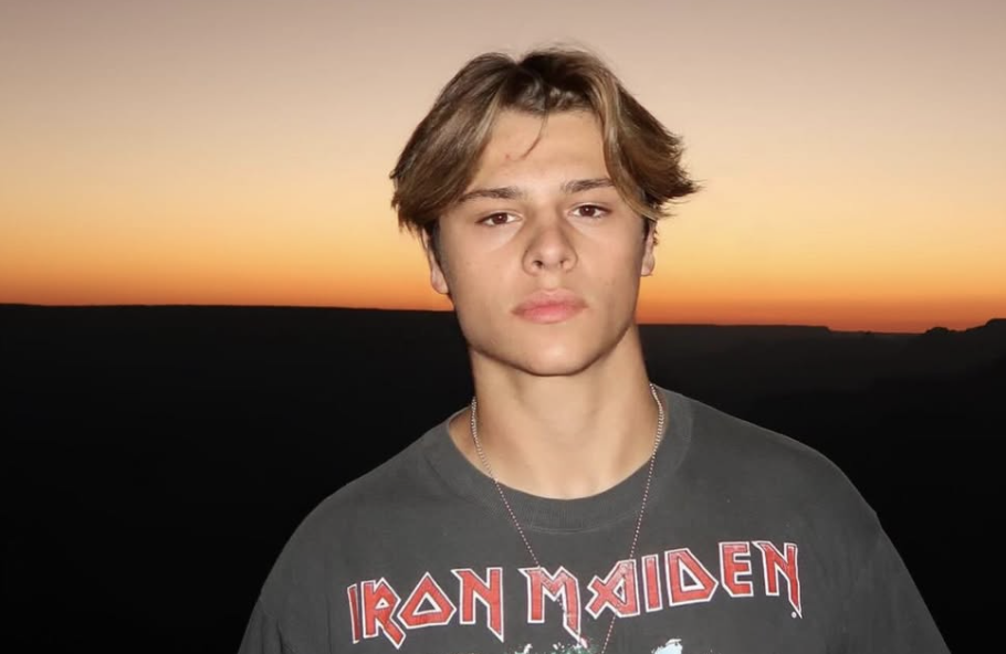 Cameron Smet : le petit-fils de Johnny Hallyday dévoile un rare selfie, l’air de famille est indéniable !