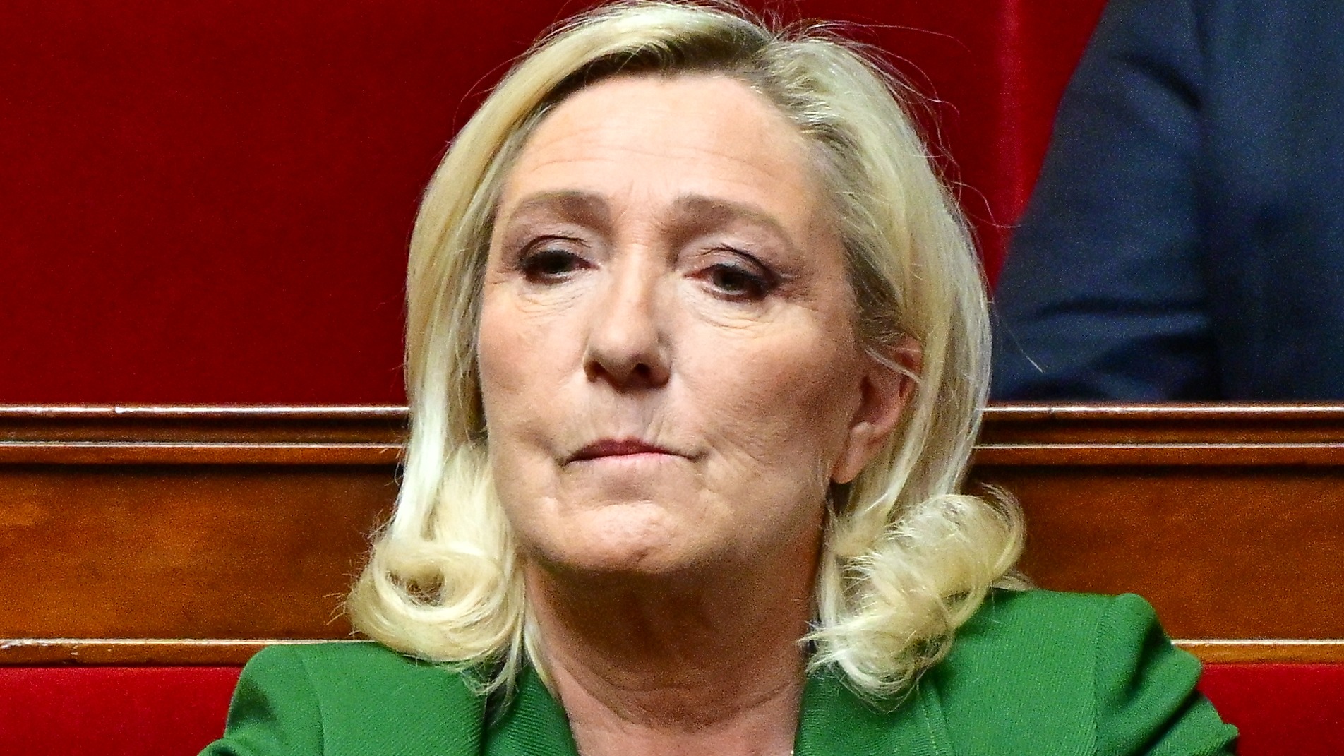 Marine Le Pen “vraiment dans la m**de” : ce signe qui ne trompe pas !