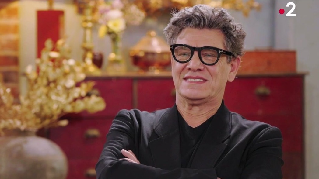 Marc Lavoine scotché au téléphone avec Adriana Karembeu : “On dirait un adolescent”