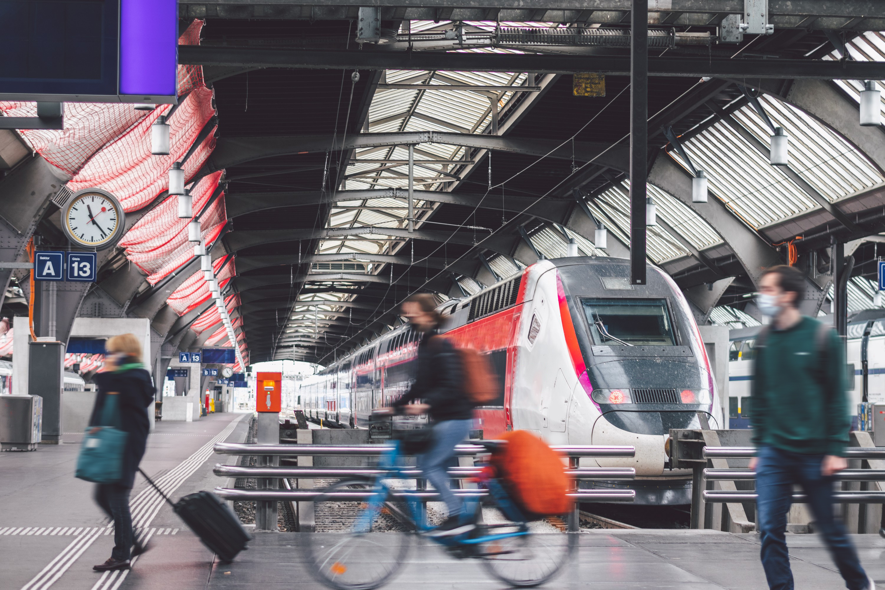 «C’en est fini avec le train, désormais je prends ma voiture» : les Français tentent de s’organiser avant la semaine de grève à la SNCF