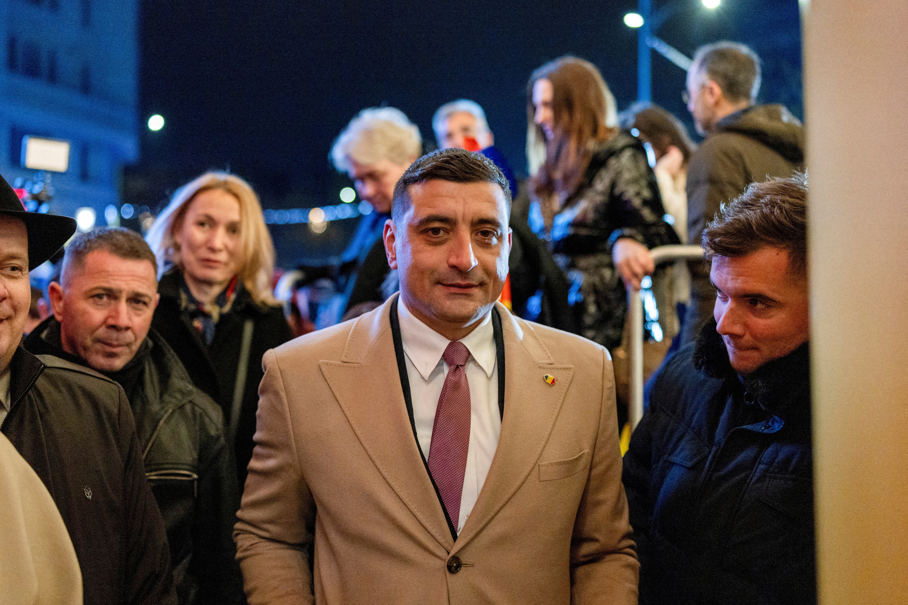 Présidentielle en Roumanie : le candidat d’extrême droite en tête du premier tour