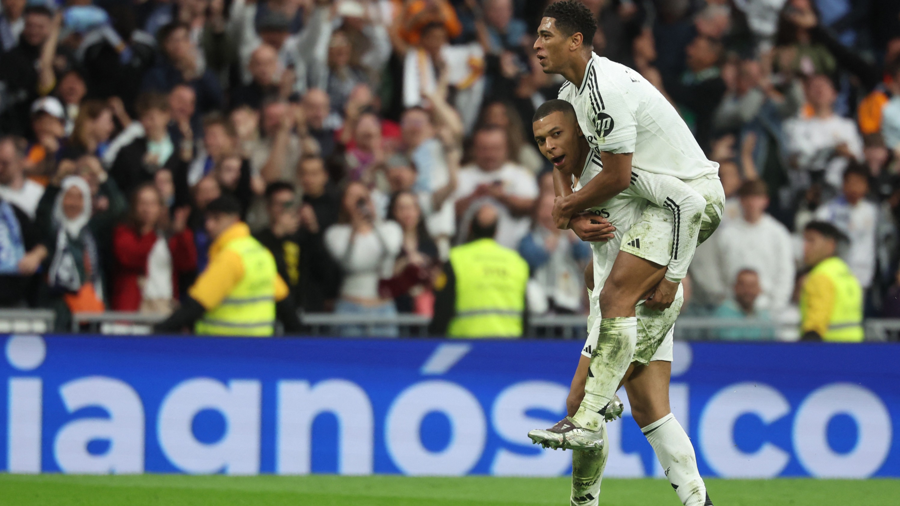 Real Madrid : frappe magnifique en lucarne puis tir croisé, le doublé de Kylian Mbappé en vidéo