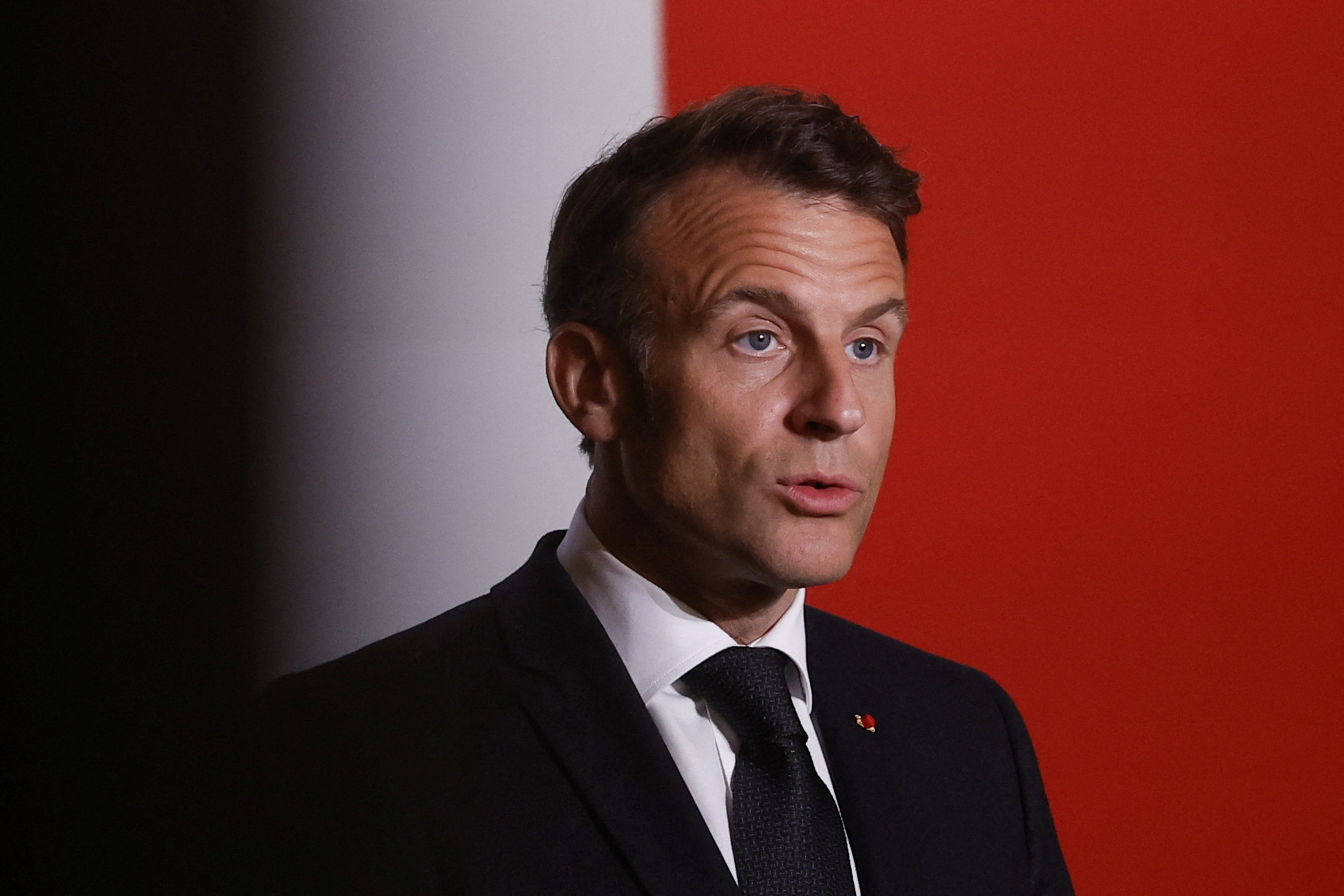 Pour ses deux «otages» détenus depuis 3 ans en Iran, la France «agit sans relâche», affirme Macron