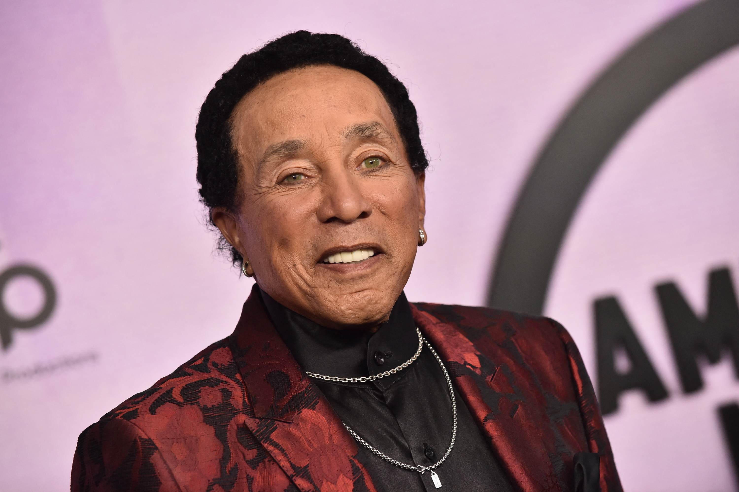 Smokey Robinson accusé de viols et d’agressions sexuelles par des anciennes femmes de ménage