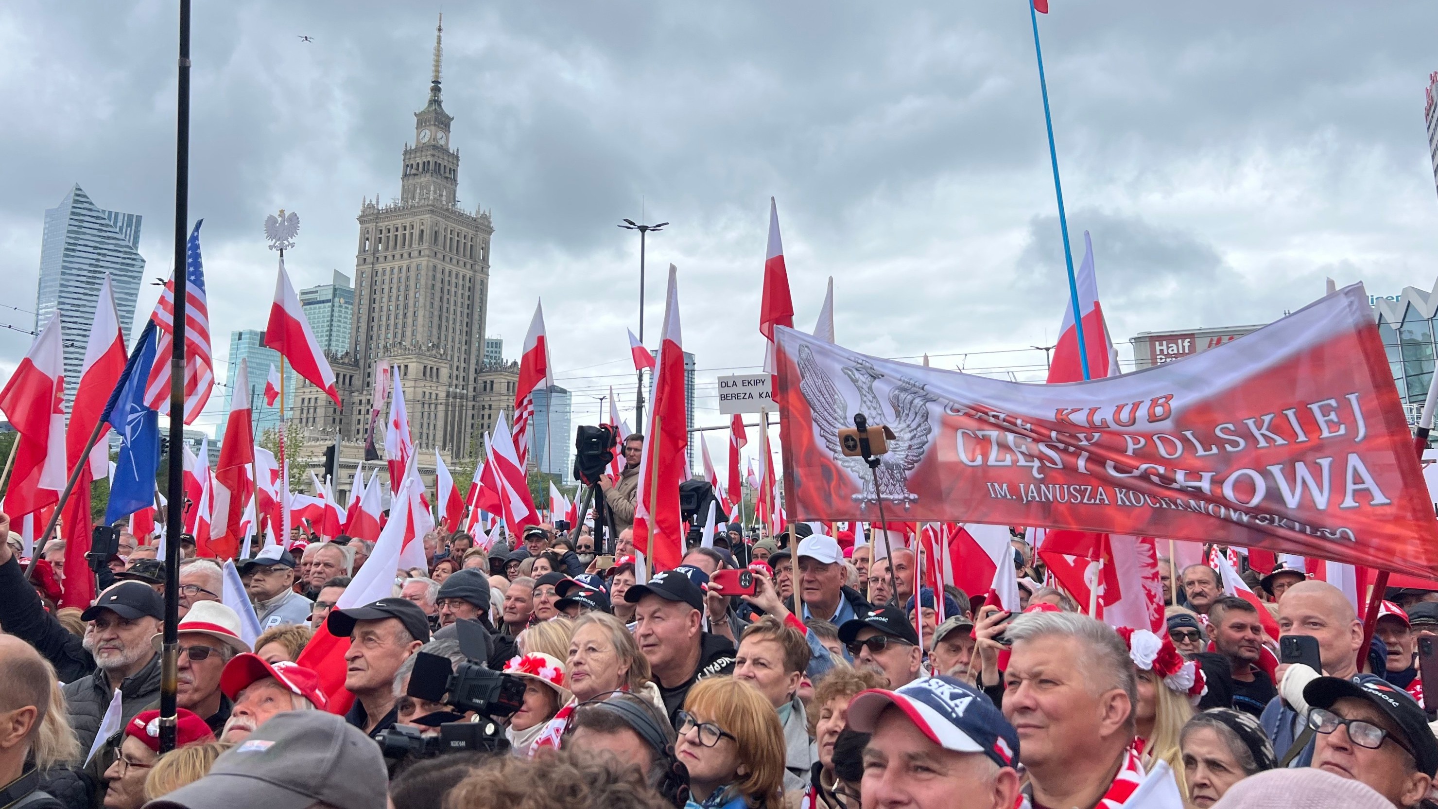 «Chez vous, en France, il est dangereux de sortir à la tombée de la nuit» : en Pologne, les cercles réactionnaires manifestent contre l’immigration