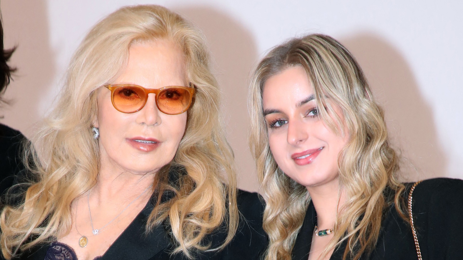 GALA VIDEO - Sylvie Vartan : sa fille adoptive Darina lui fait une  touchante déclaration d’amour