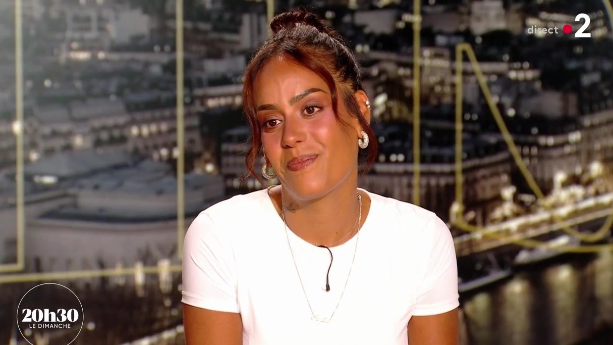 Amel Bent face au poids des injonctions sociales : “À un moment donné, j’ai craqué”