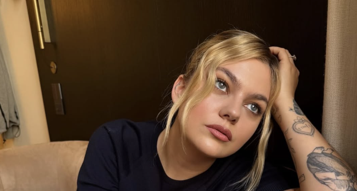 Le saviez-vous ? Louane a plus de 30 tatouages sur le corps ! La preuve en images