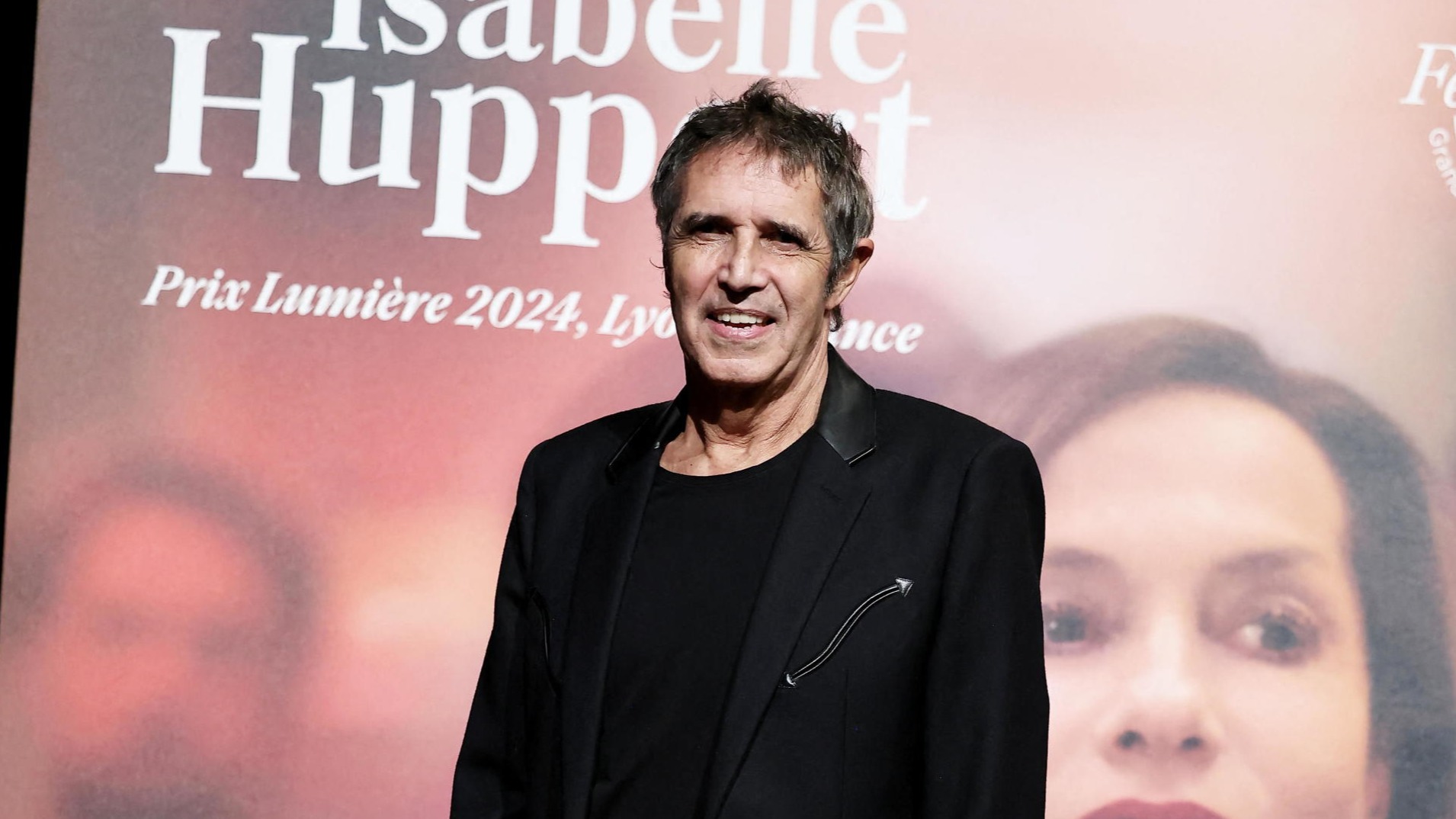 Julien Clerc ému sur son lien avec Angèle, sa fille adoptive : “On a fait  un chemin d’amour intéressant”