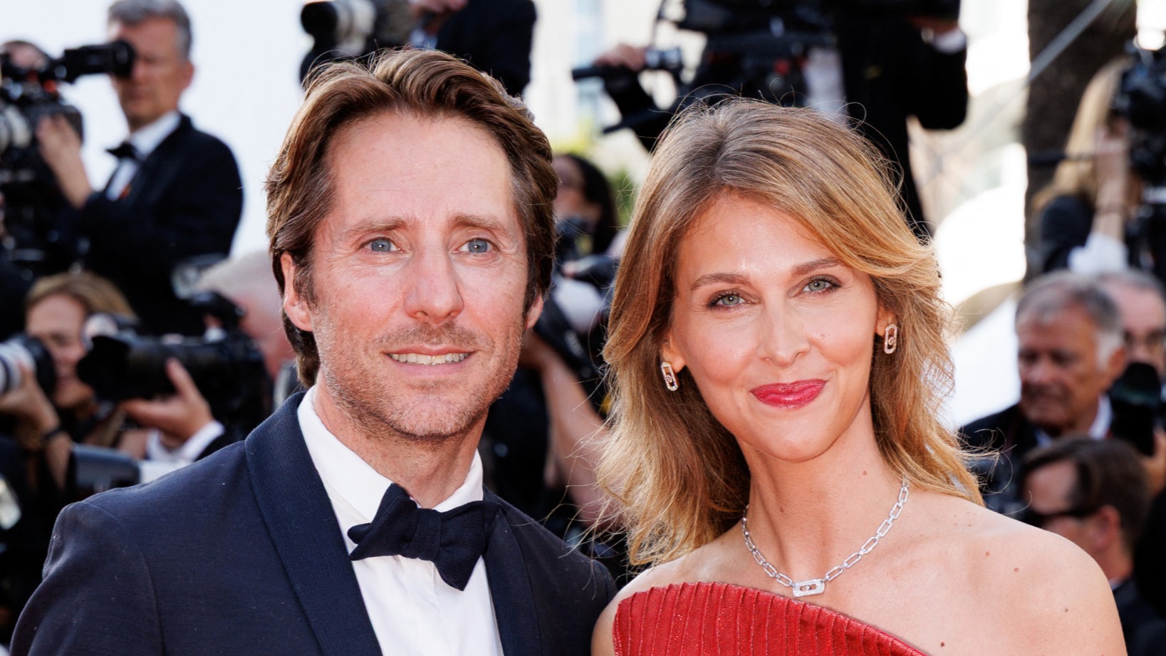Festival de Cannes 2025 : Ophélie Meunier et son mari Mathieu Vergne élégants et complices sur le tapis rouge