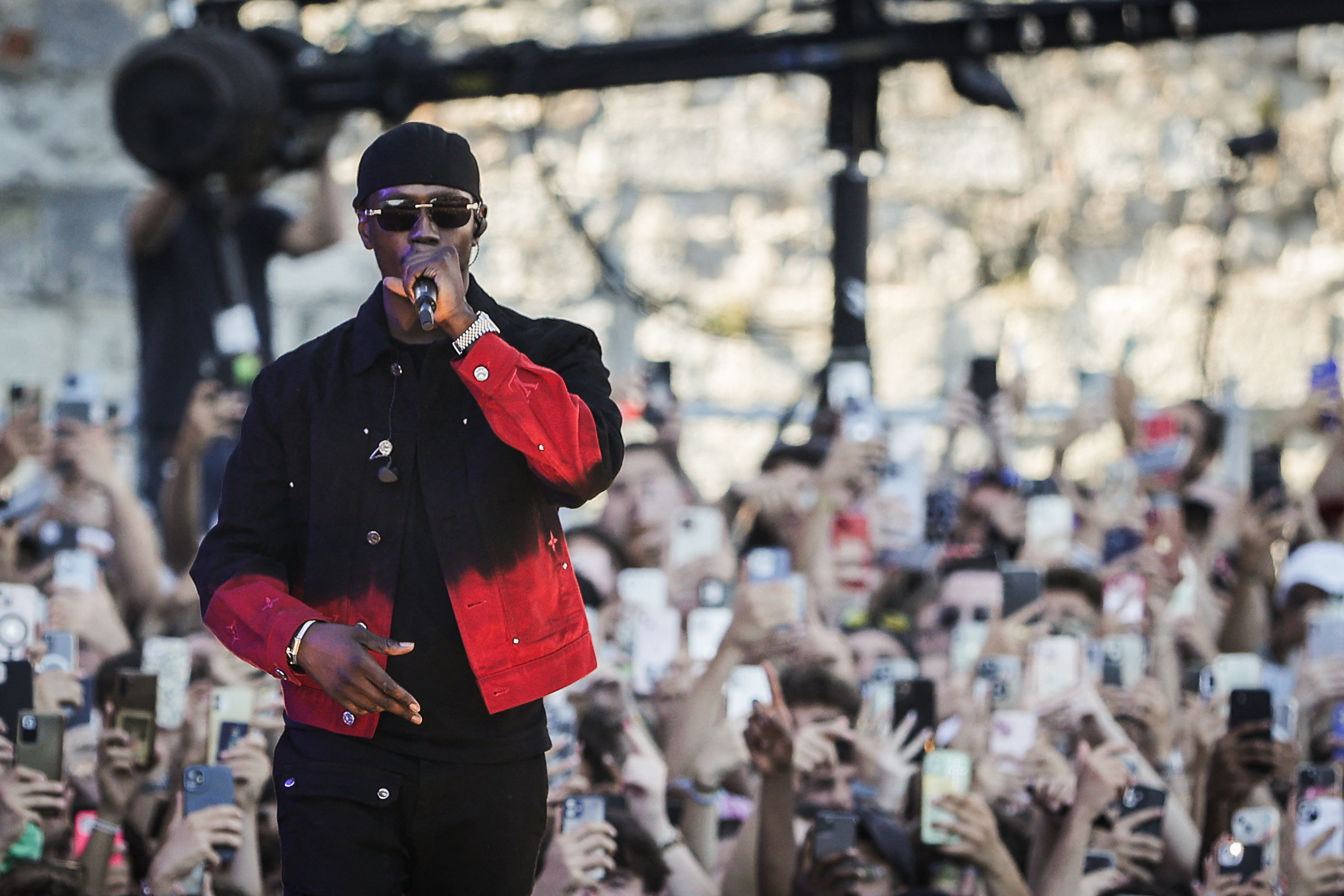 Le rappeur Werenoi, plus gros vendeur de musique en France, est mort à 31 ans