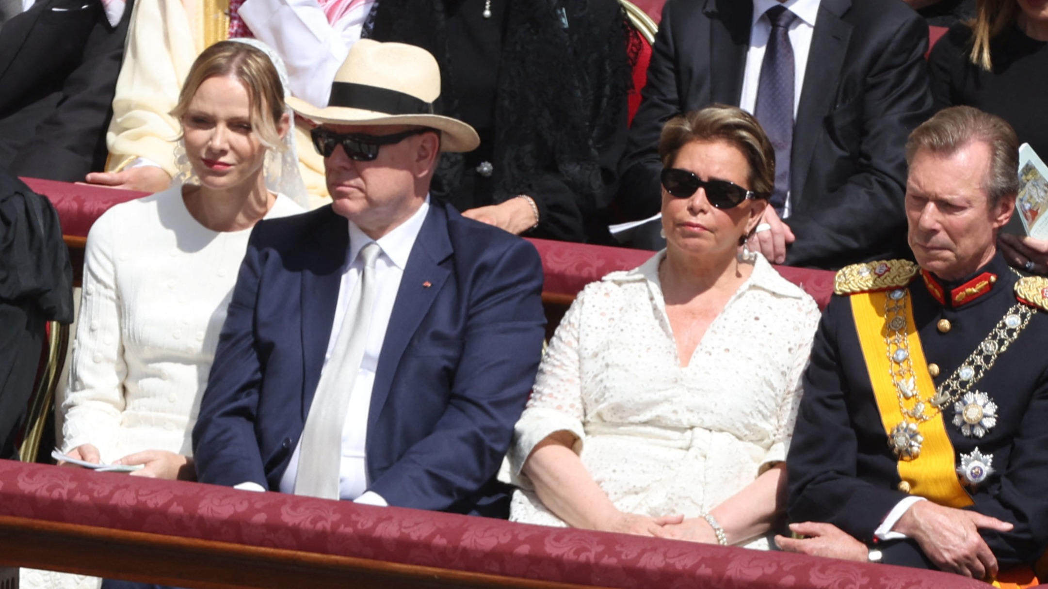 Albert et Charlene de Monaco, Volodymr Zelensky et sa femme Olena... En images, les personnalités présentes à la messe inaugurale du pape Léon XIV