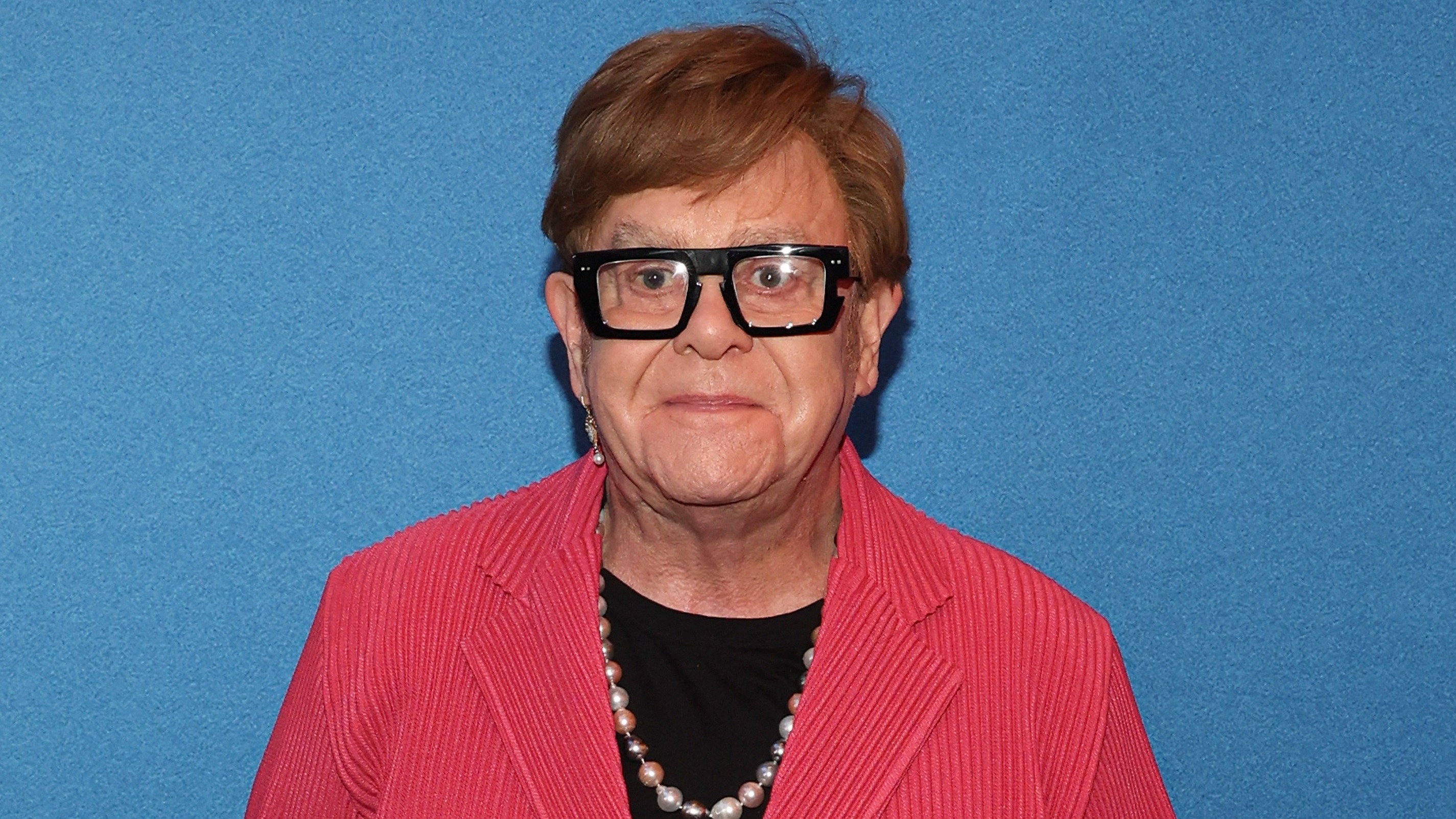 “Des loosers absolus” : Elton John remonté contre les politiques britanniques, il pousse un gros coup de gueule