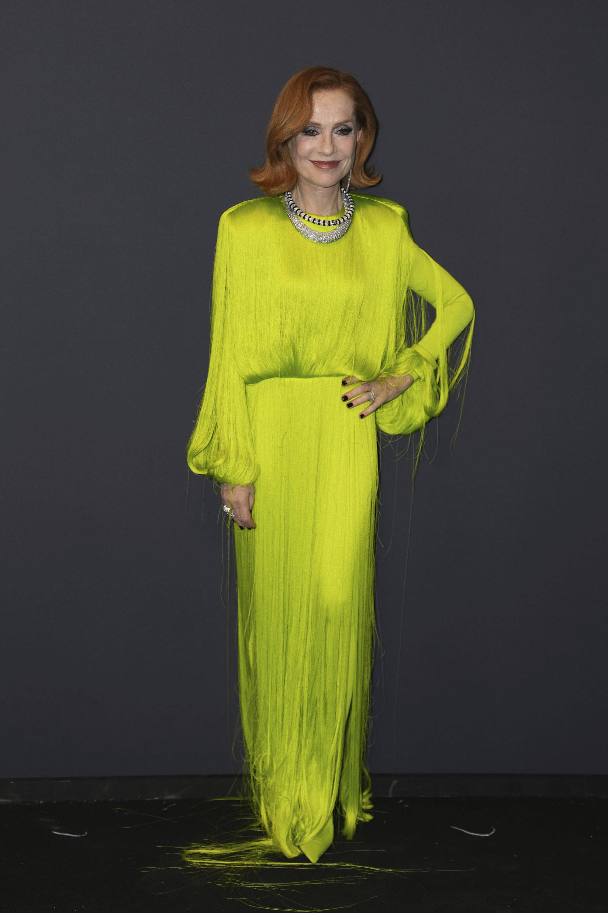 Cannes 2025 : colliers de joaillerie chatoyants et lunettes noires... quand Isabelle Huppert challenge le look de Liliane Bettencourt, elle ne passe pas inaperçue !
