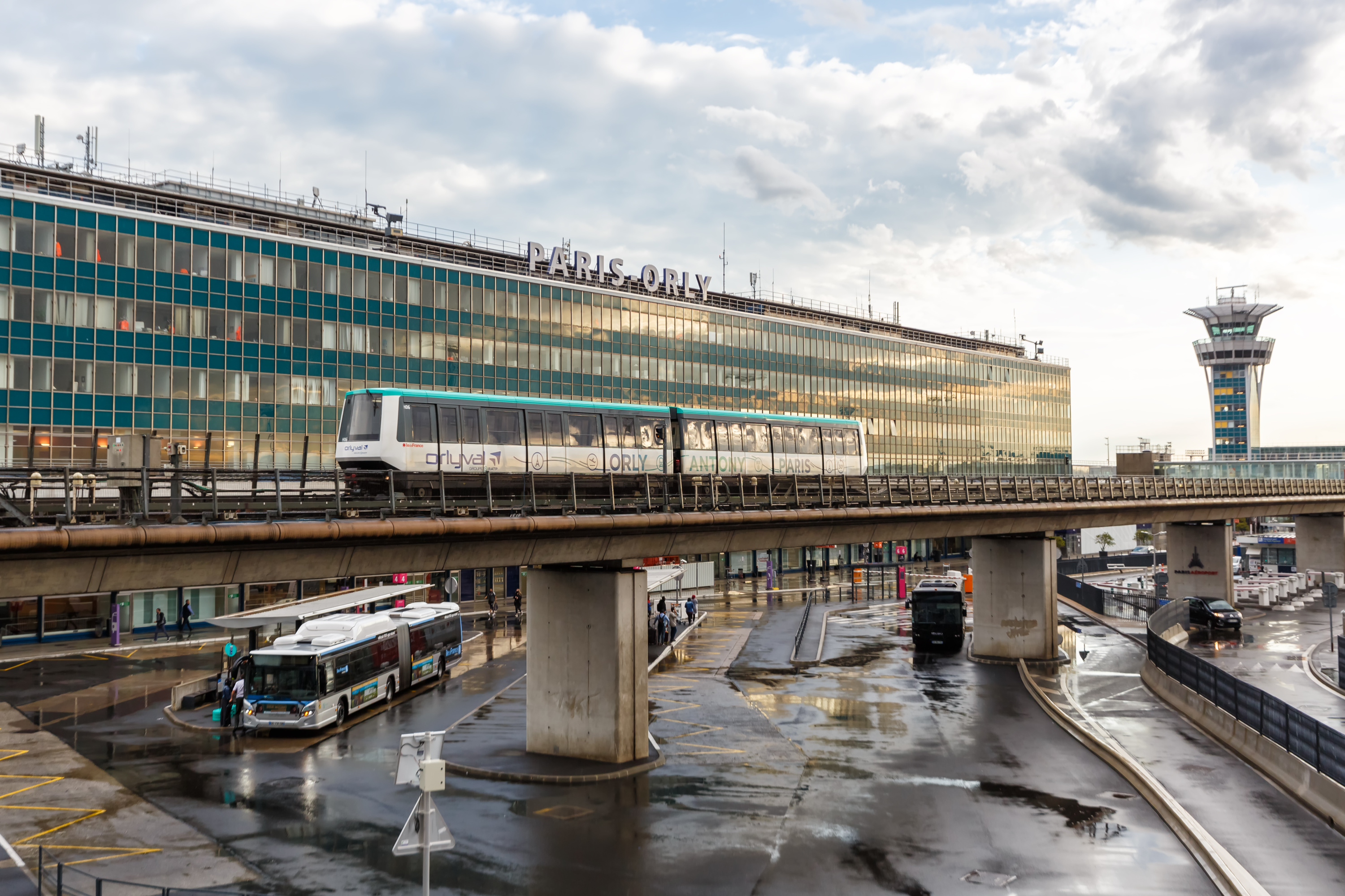 Aéroport de Paris-Orly : la totalité des vols assurée dès mardi, selon la DGAC