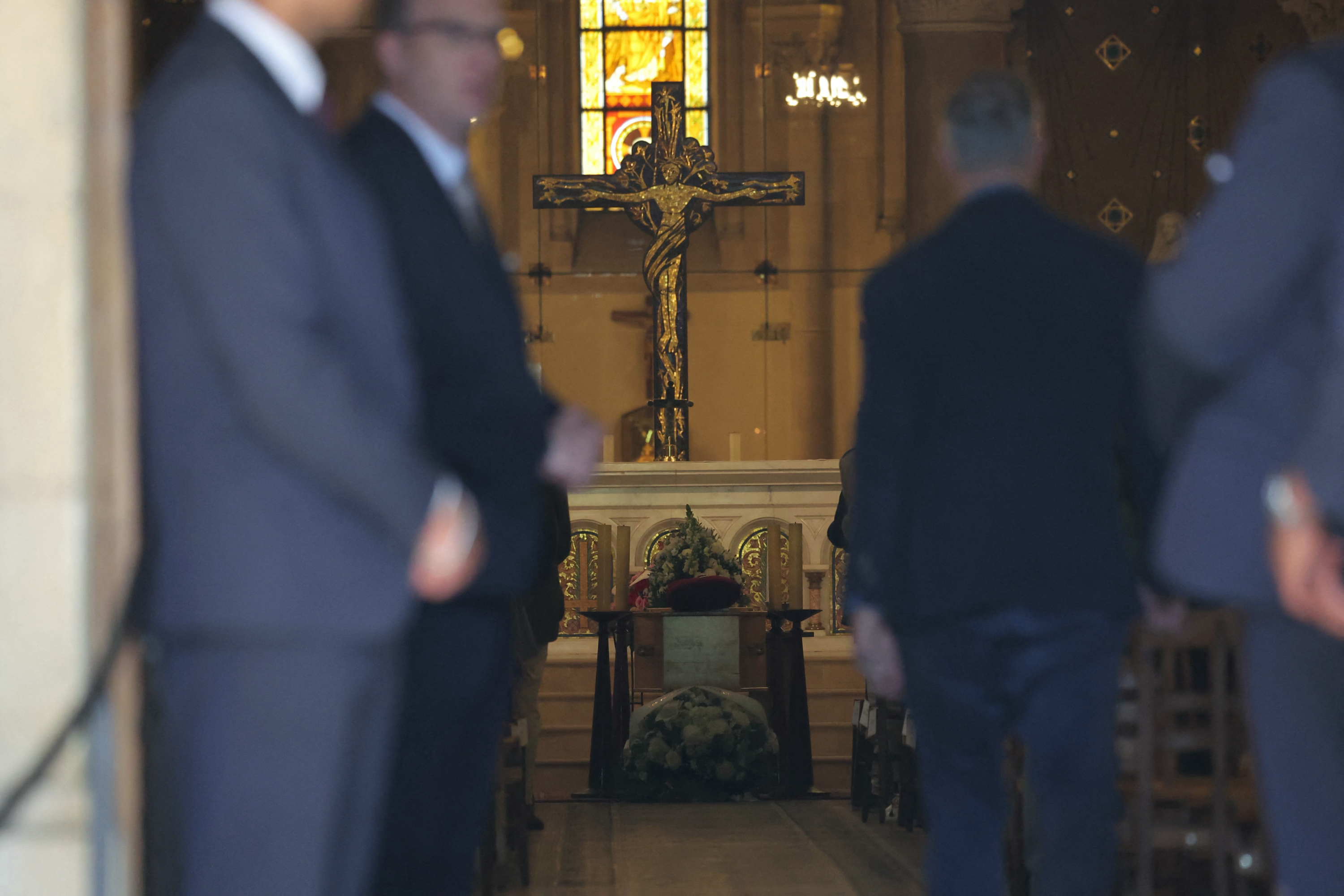 Nelson Monfort, Pascal Praud et Patrick Poivre d’Arvor réunis aux obsèques de Daniel Bilalian, à Neuilly