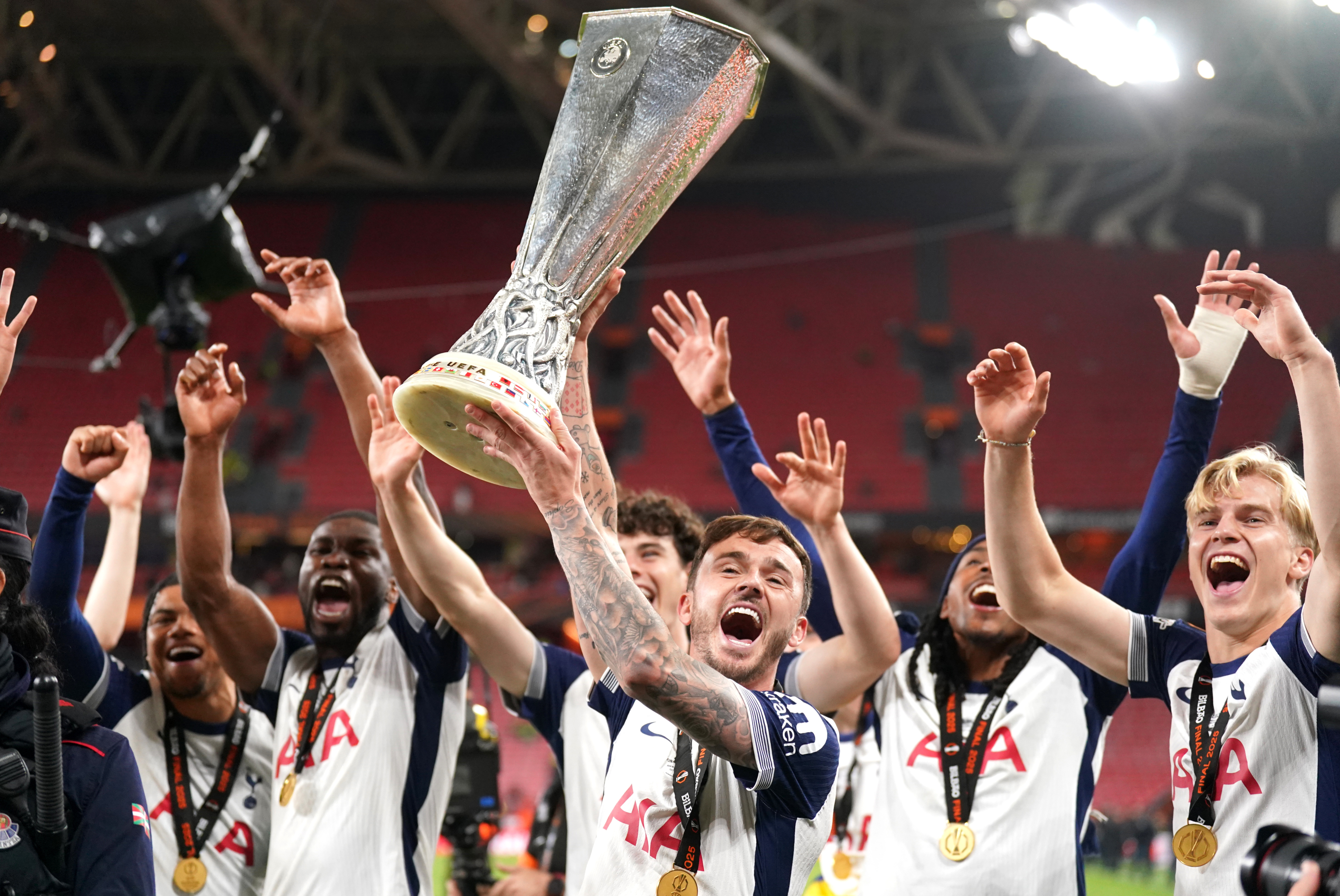 Ligue Europa : l’UEFA s’excuse après sa bourde lors de la remise des médailles