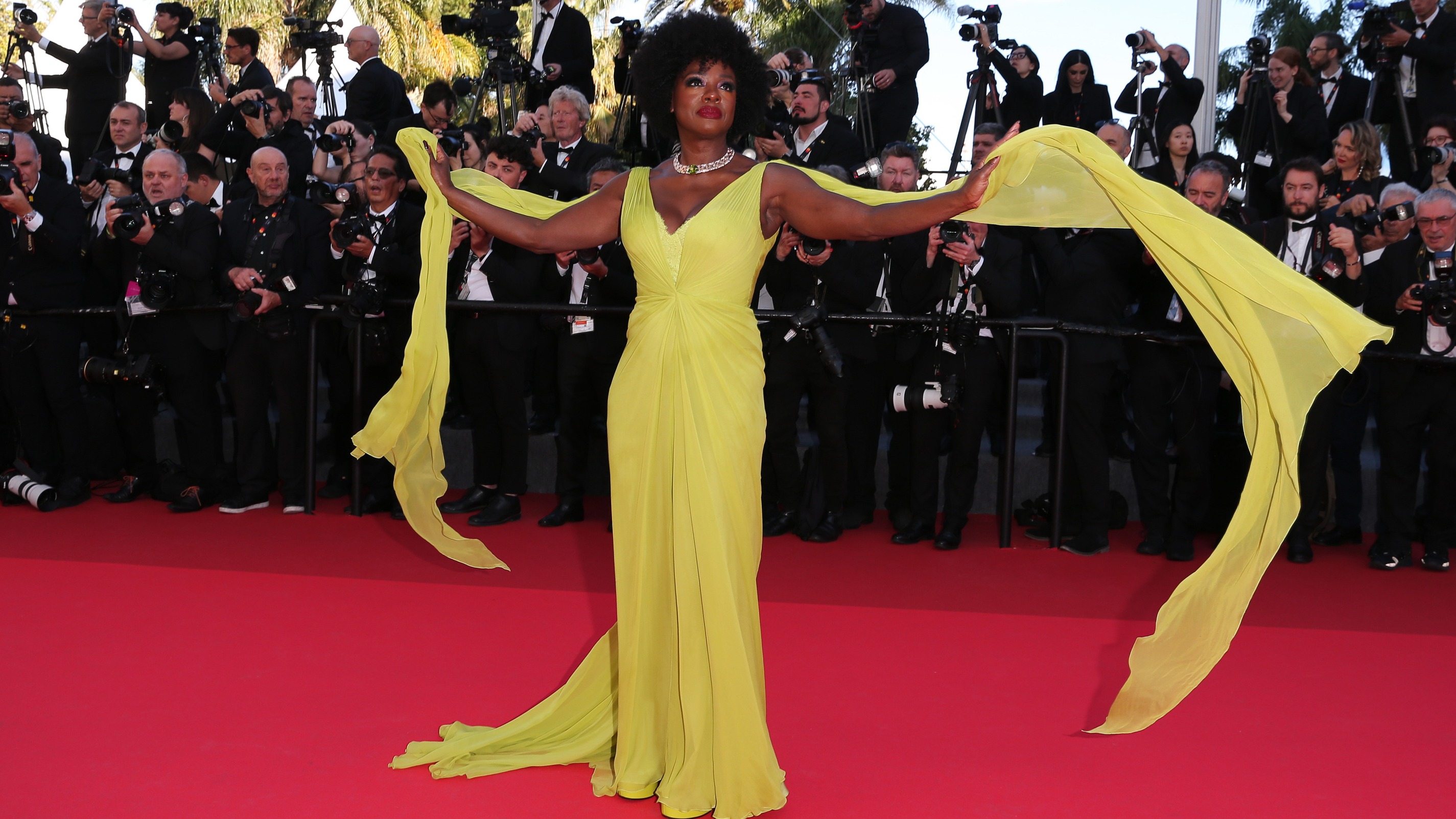 Carole Bouquet, Gillian Anderson, Viola Davis... Le bal des quinquas et des sexas sur les marches de Cannes