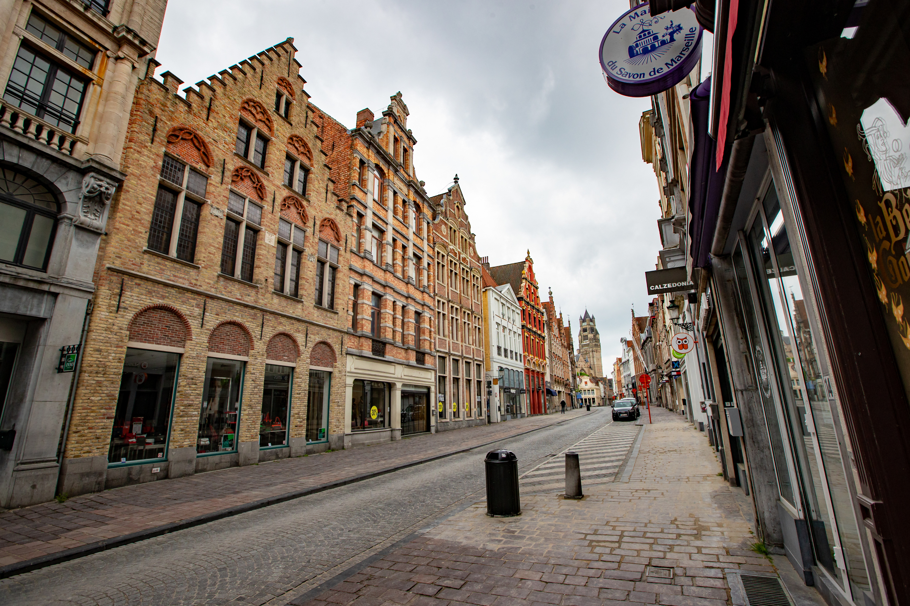 Un élu belge demande aux touristes d’arrêter d’arracher les pavés des rues de Bruges