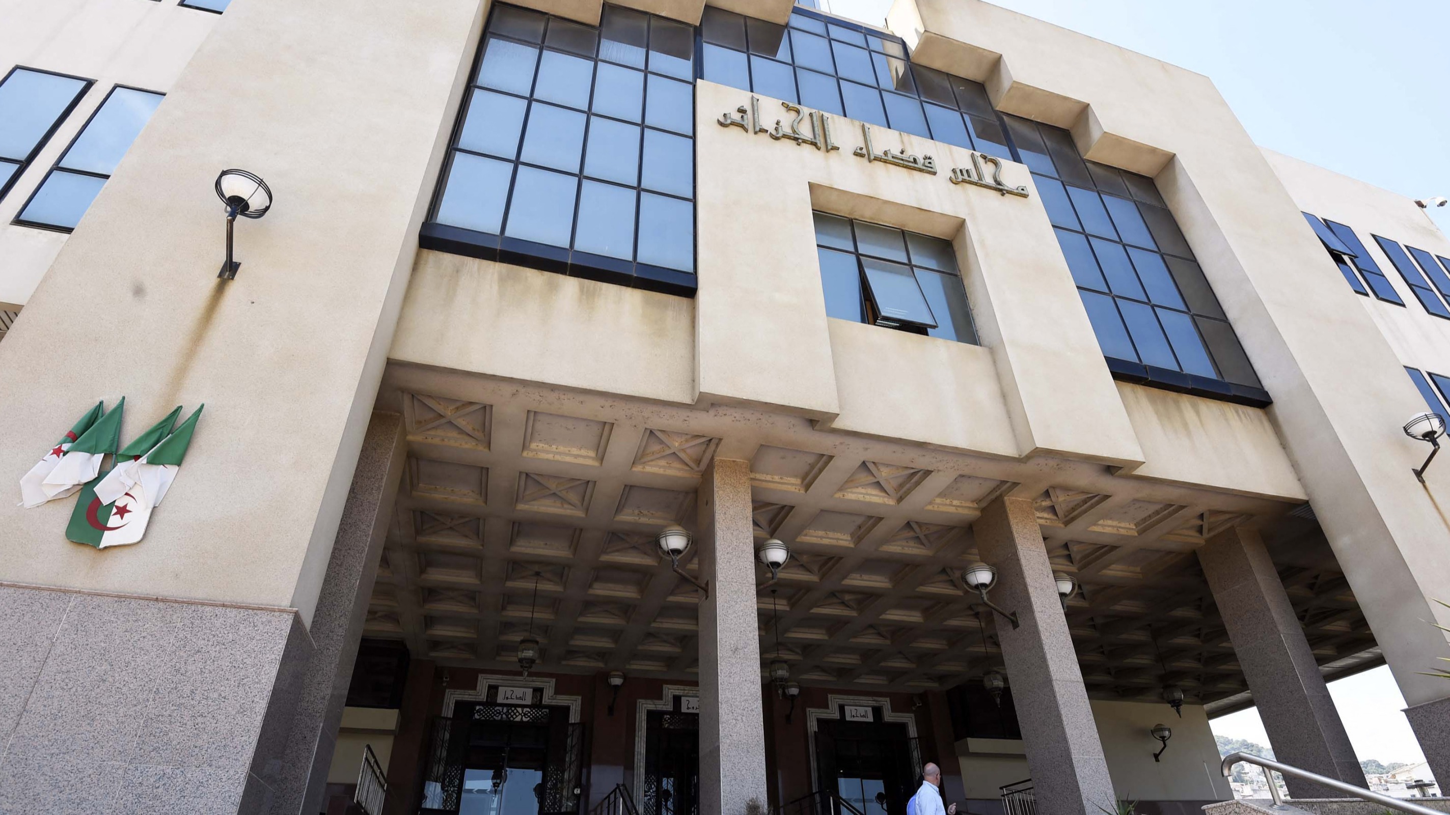 Algérie : 10 ans de prison ferme pour trois prétendants à la présidentielle de 2024