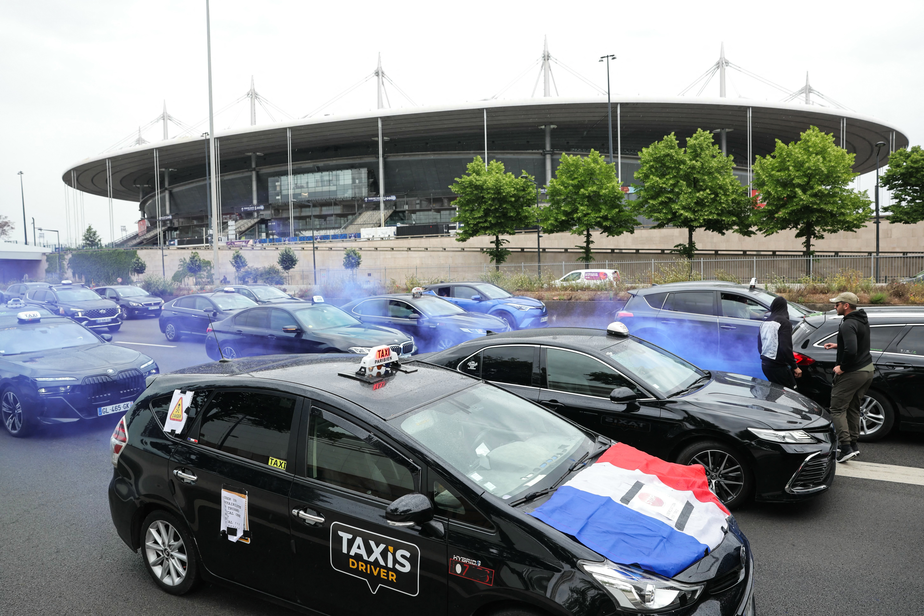 Grève des taxis : le gouvernement promet de «taper fort au niveau des contrôles» des VTC