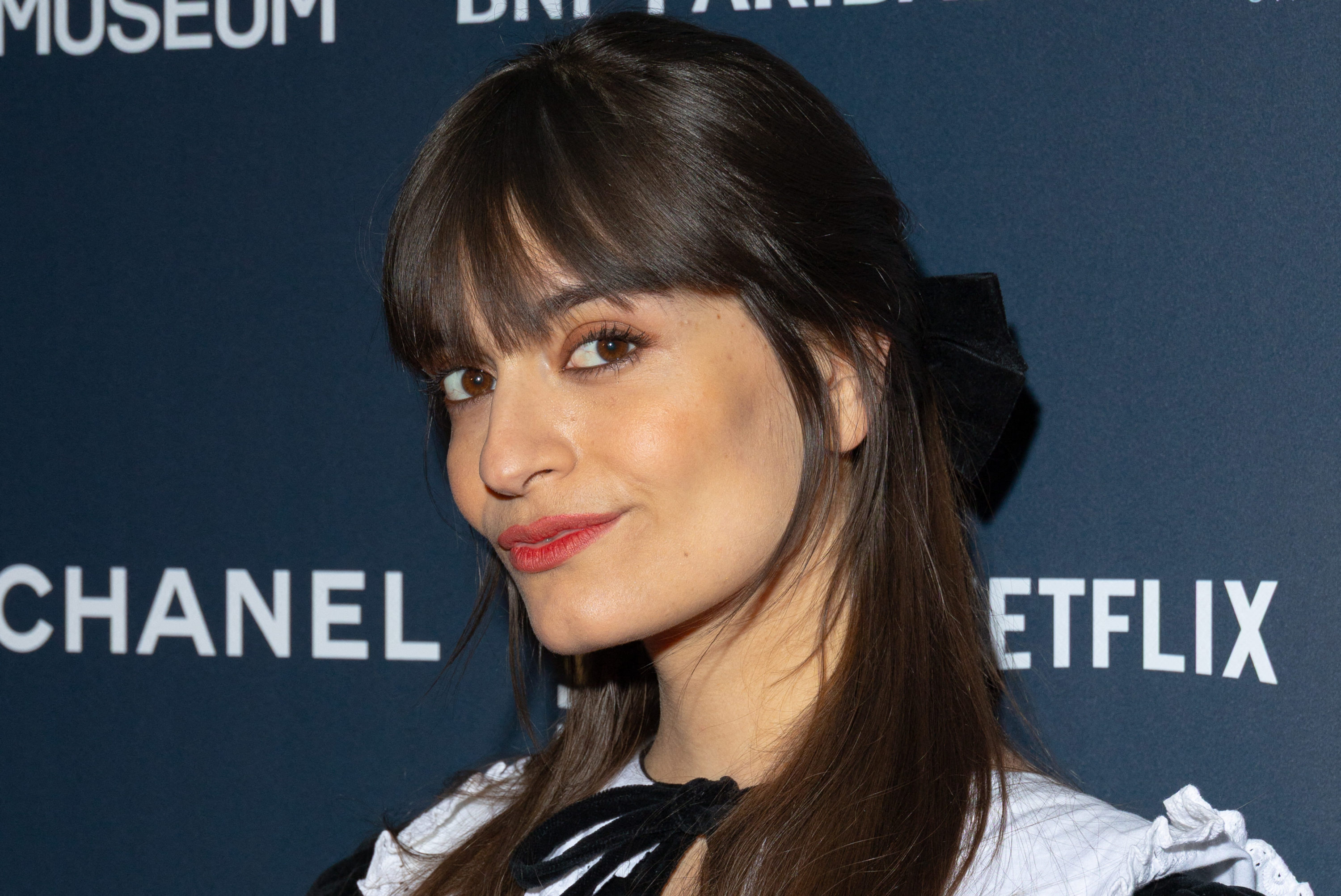 Quand on est différente, ça ne loupe pas» : la mère de Clara Luciani raconte  le harcèlement scolaire qu'a vécu la chanteuse