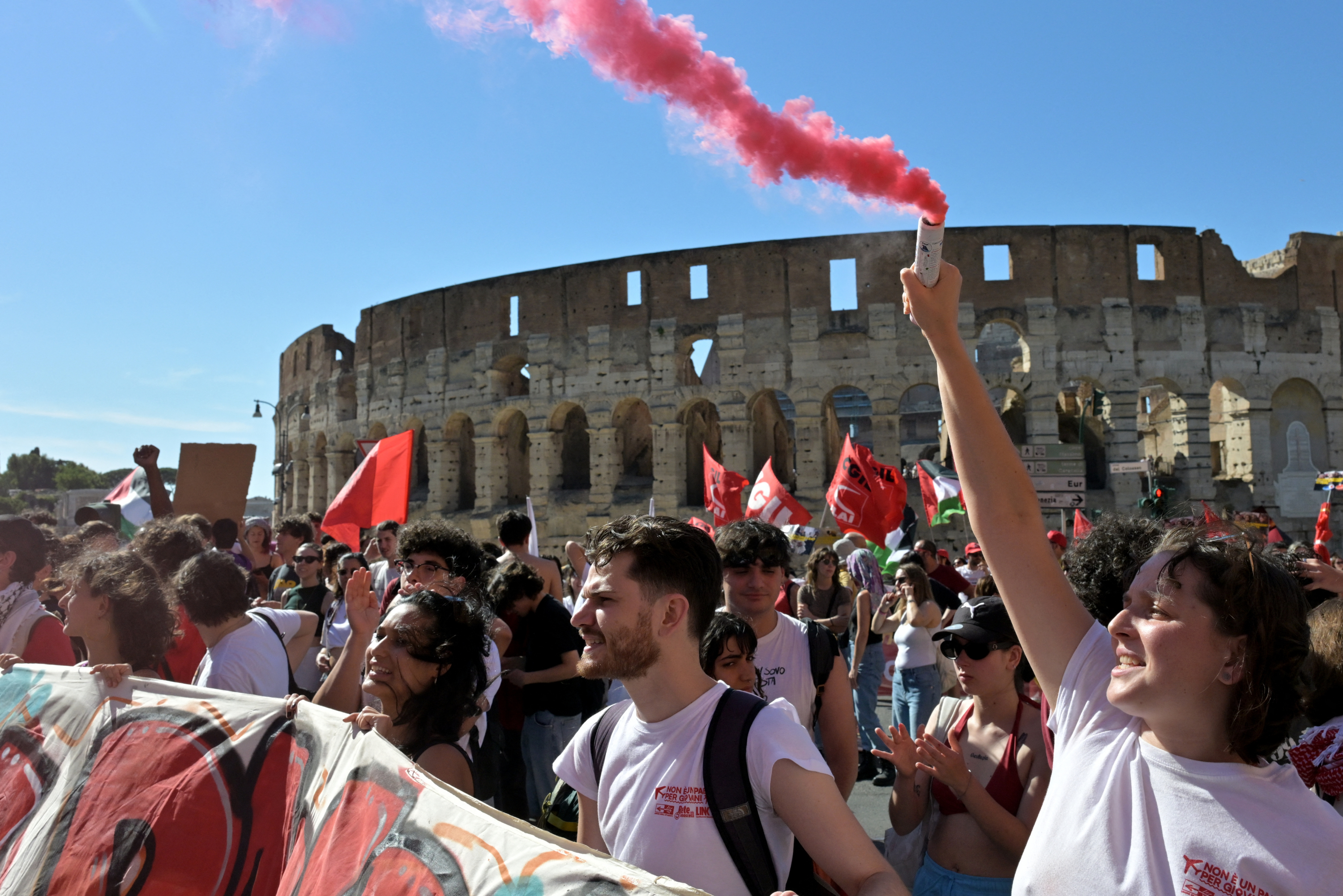 À Rome, des milliers de personnes manifestent contre une loi sur la sécurité voulue par le gouvernement Meloni