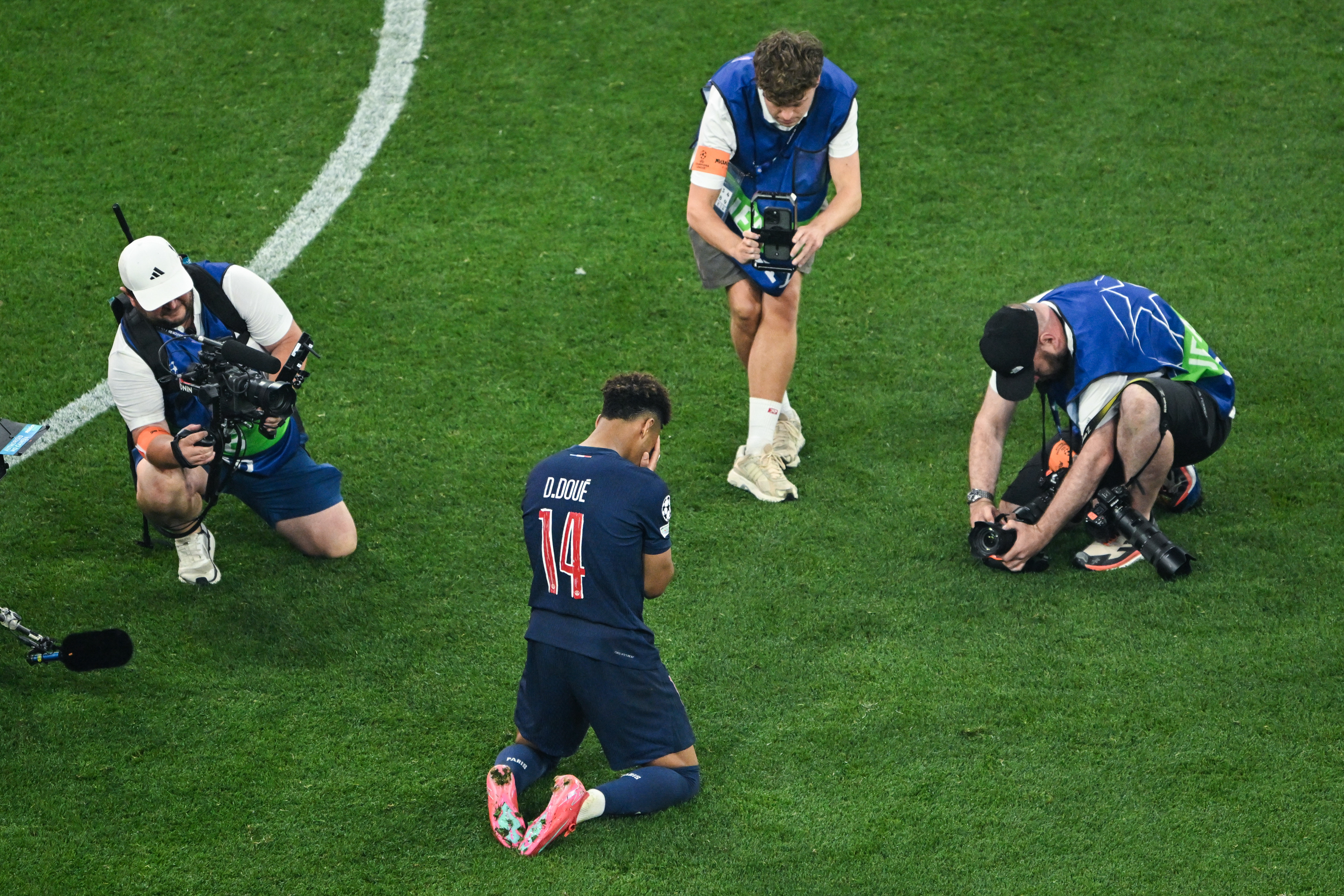 Ligue des champions : dégradations sur la pelouse de l’Allianz Arena de Munich, le PSG risque une lourde amende
