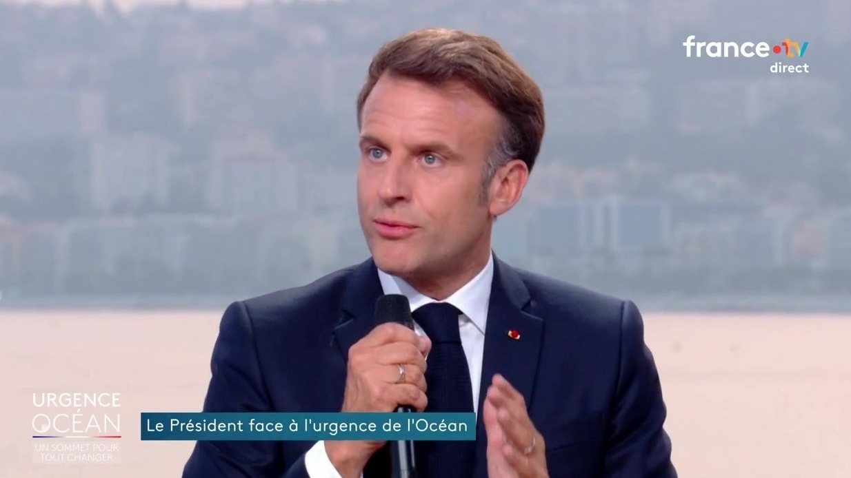 “C’est facile de dire ça !” : Emmanuel Macron remonté, il s’agace face à Léa Salamé