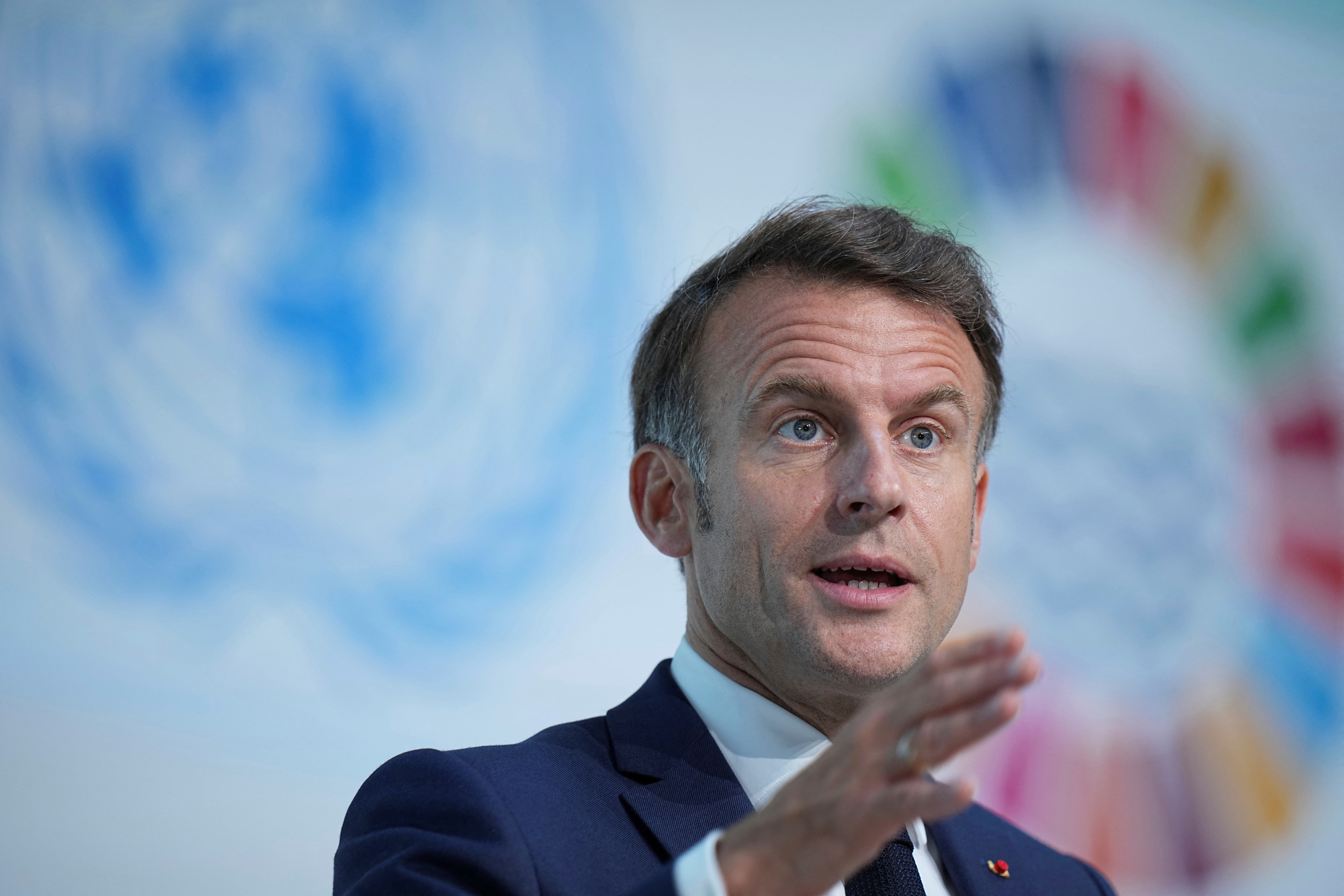 Emmanuel Macron promet d’«interdire les réseaux sociaux aux moins de 15 ans» en France si l’Union européenne ne le fait pas