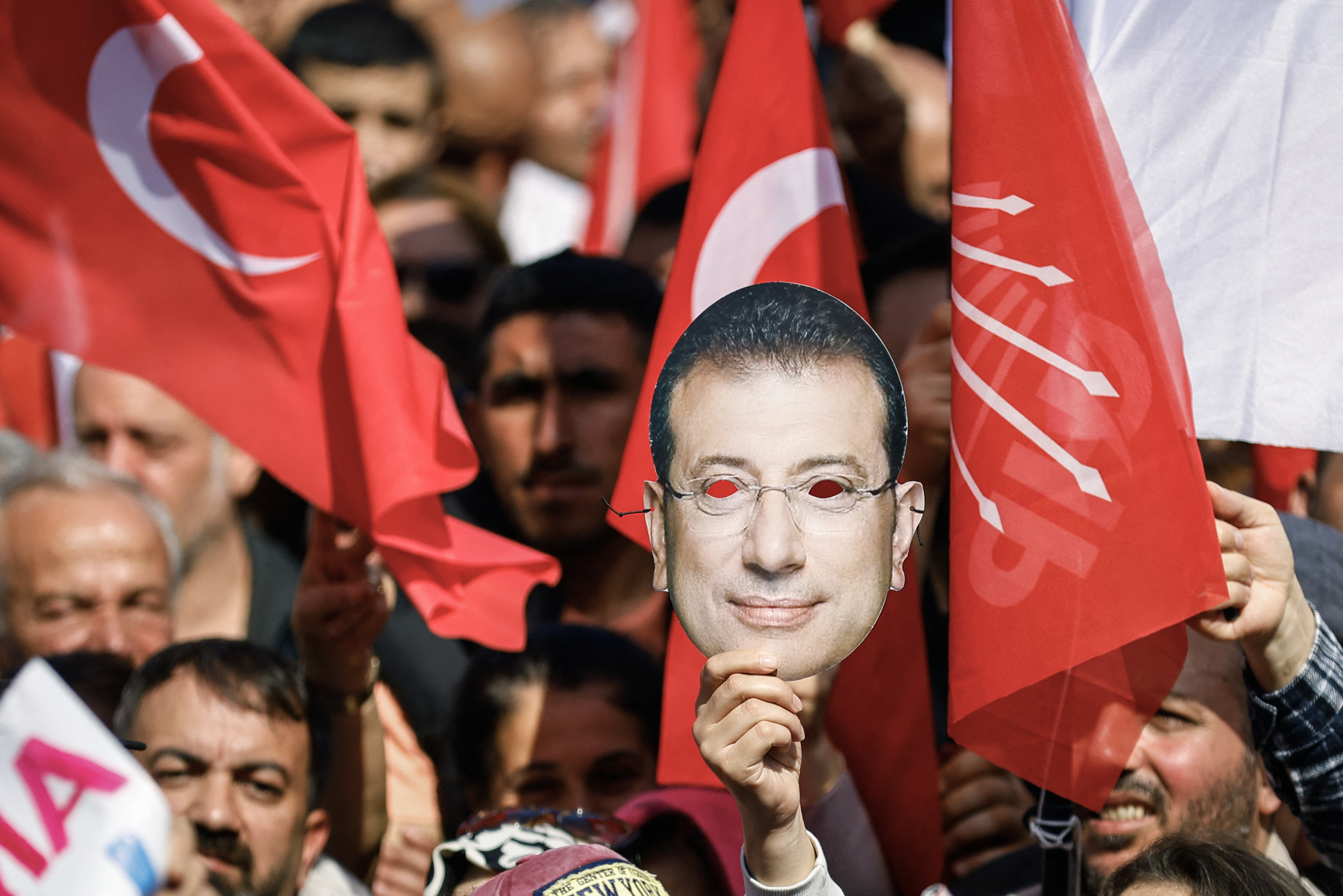 Turquie : après ses critiques contre un procureur, le maire d'Istanbul comparaît devant le tribunal