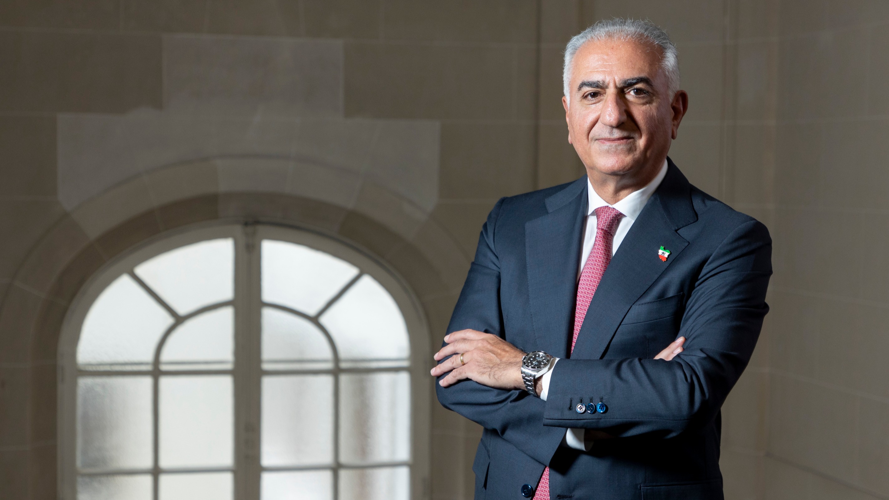 «Notre dirigeant se cache dans un bunker comme un rat» : le prince héritier d’Iran appelle à un soulèvement national