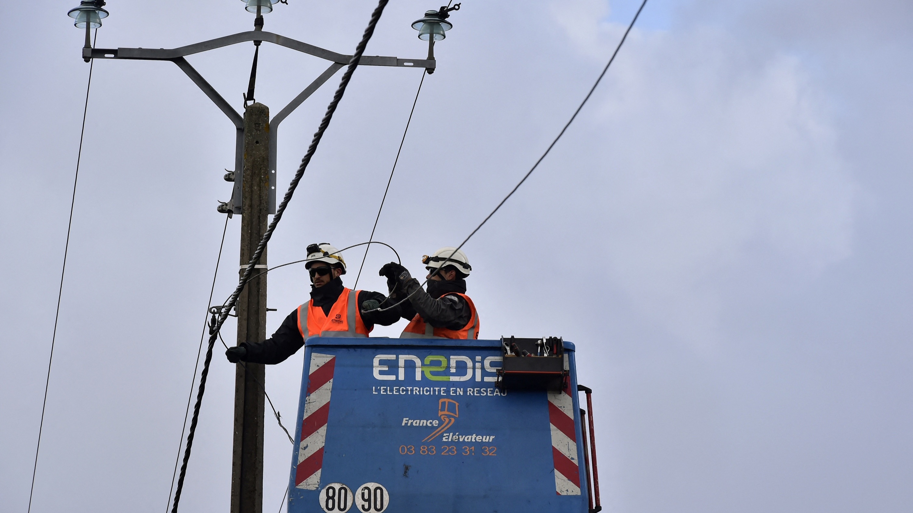 Après les orages, 100.000 foyers privés d’électricité en France