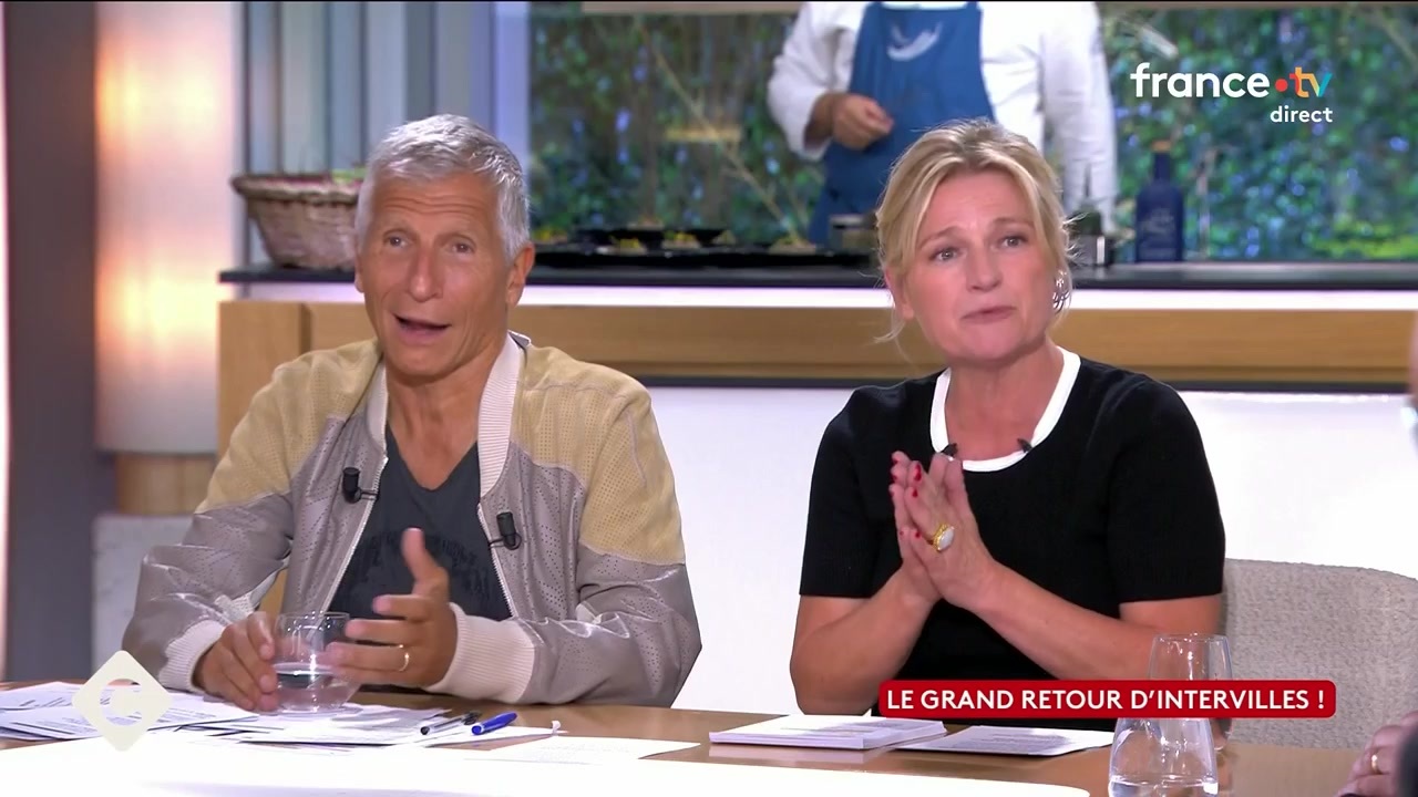 Anne-Élisabeth Lemoine dépassée par un invité incontrôlable dans C à vous :  “C'est une catastrophe”