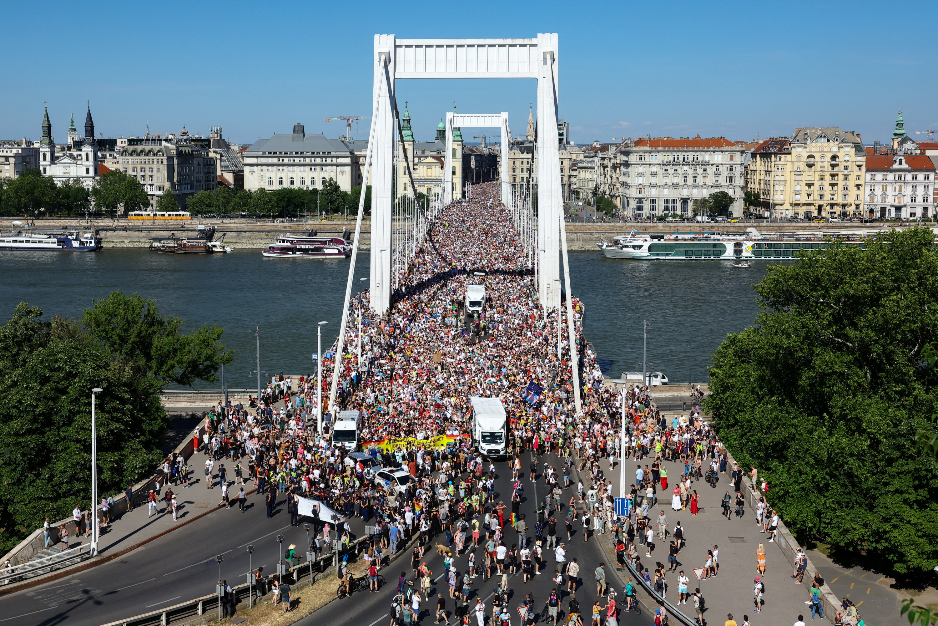 À Budapest, Viktor Orban défié par une marche des fiertés à l'affluence record