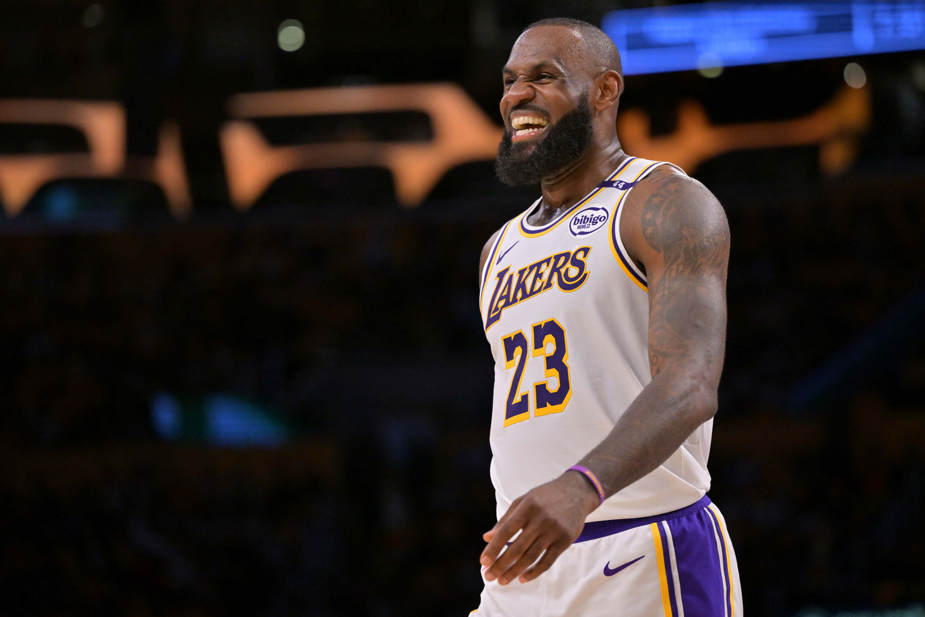 NBA : Lebron James active son option à 52,6 M$ et repart pour un tour aux  Lakers