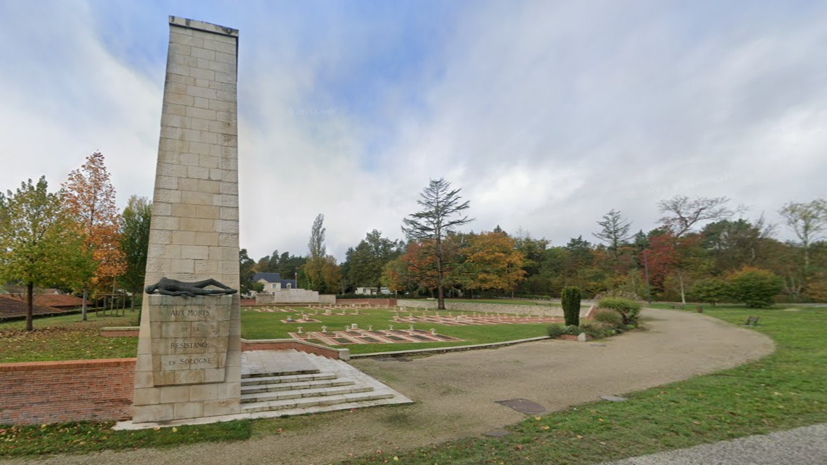 «Je sais, depuis Gaza, que Dieu n’existe pas» : dans le Loiret, une nécropole en hommage à la Résistance taguée deux fois en moins d'un an